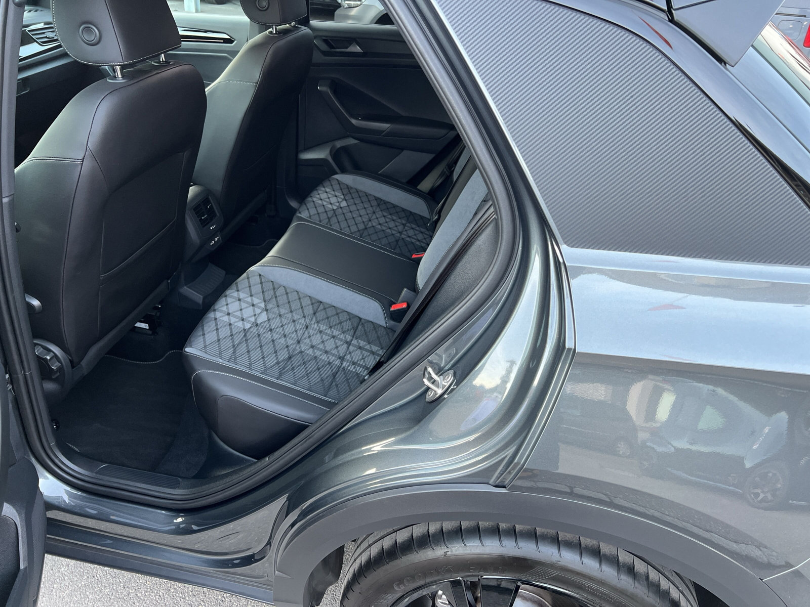 VW T-Roc 2.0 TSI R-Line DSG 4Motion-image-17