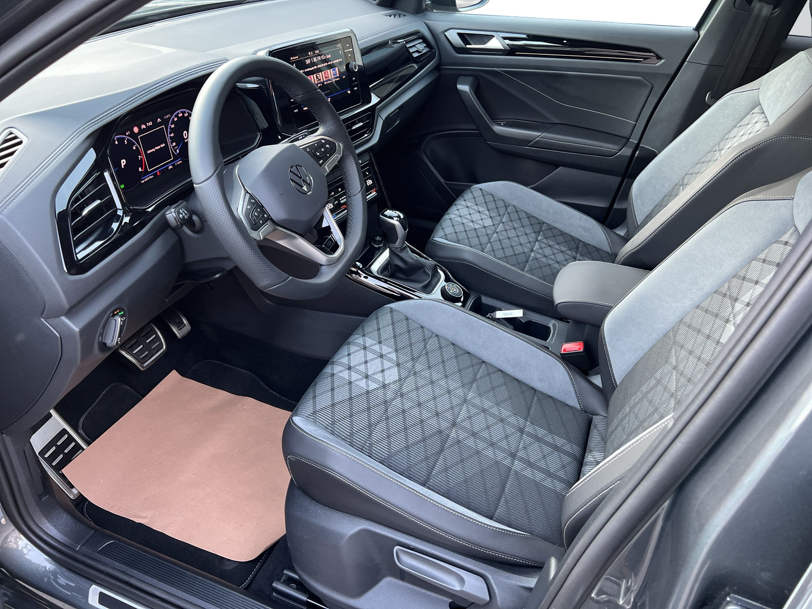 VW T-Roc 2.0 TSI R-Line DSG 4Motion-image-8