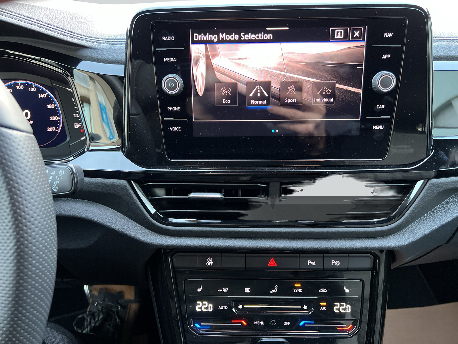 VW T-Roc 2.0 TSI R-Line DSG 4Motion-image-12
