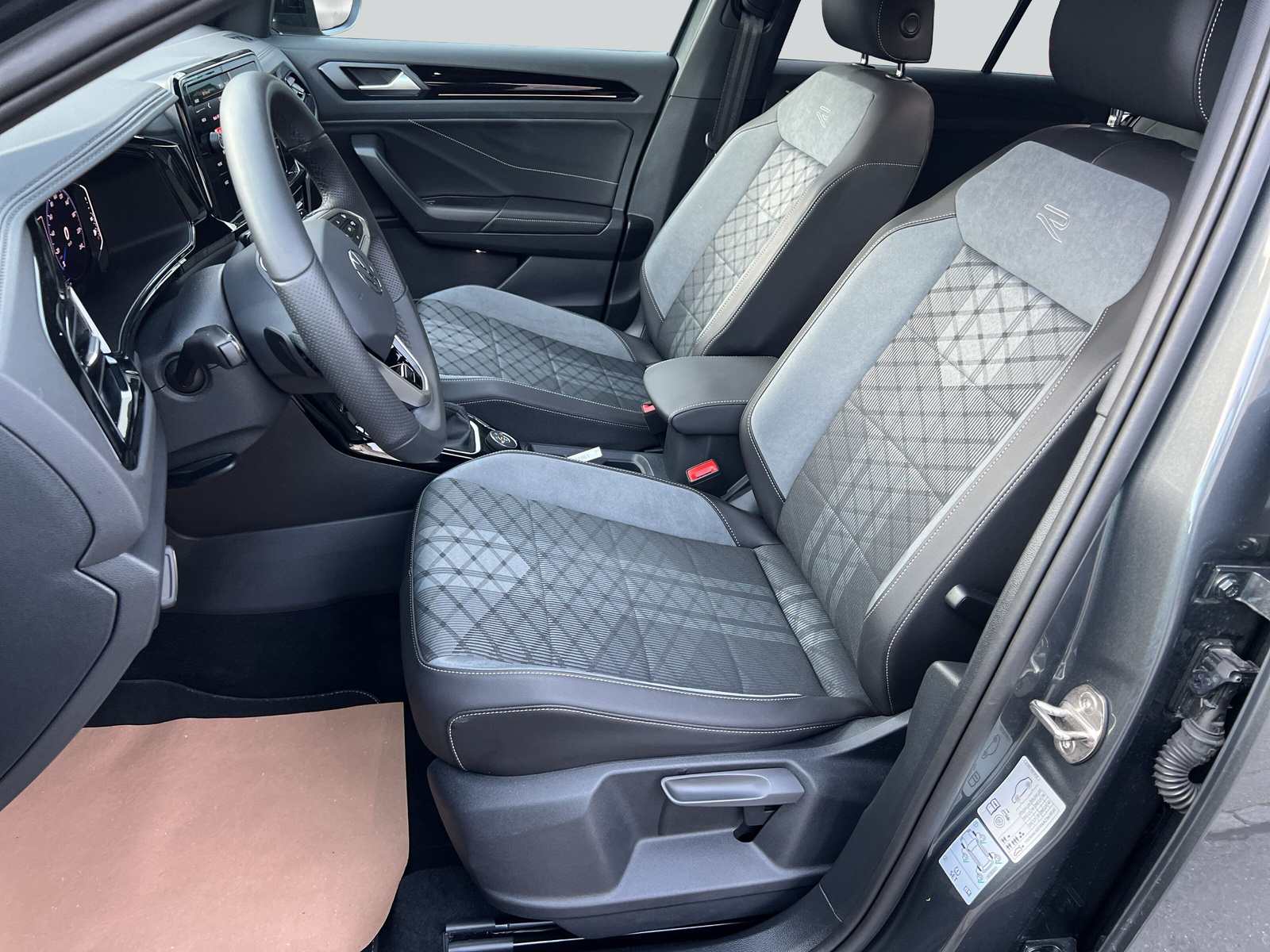 VW T-Roc 2.0 TSI R-Line DSG 4Motion-image-9