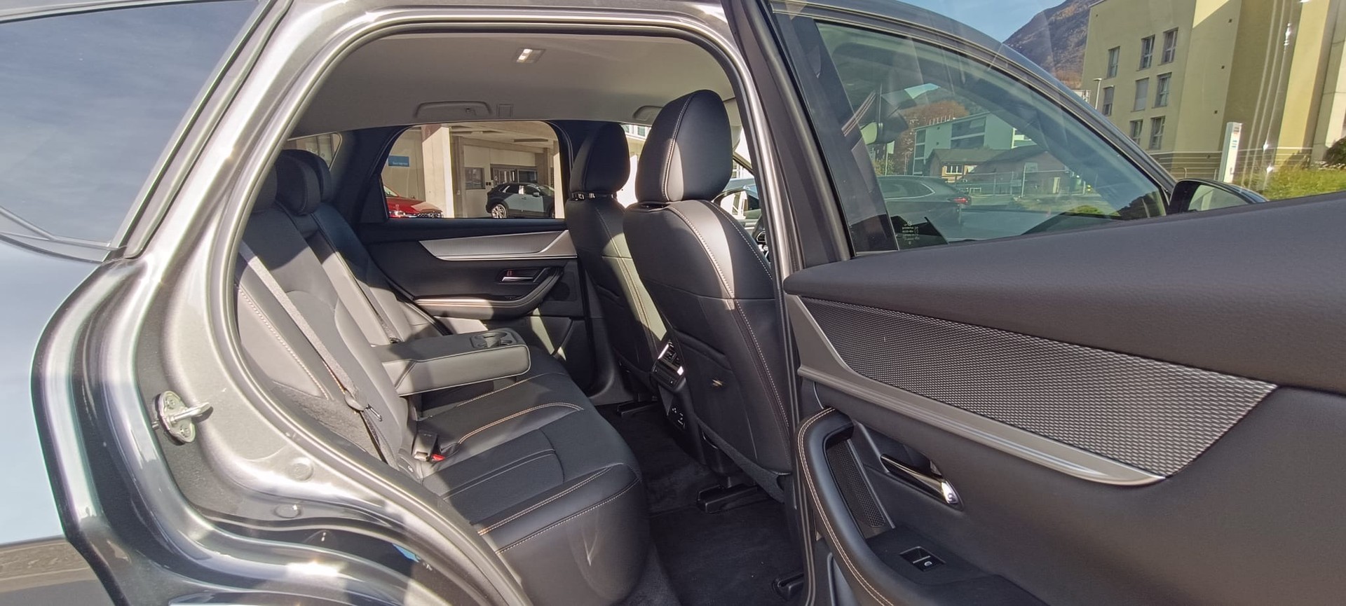 MAZDA CX-60 e-Skyactiv PHEV 327 AWD Homura-image-8