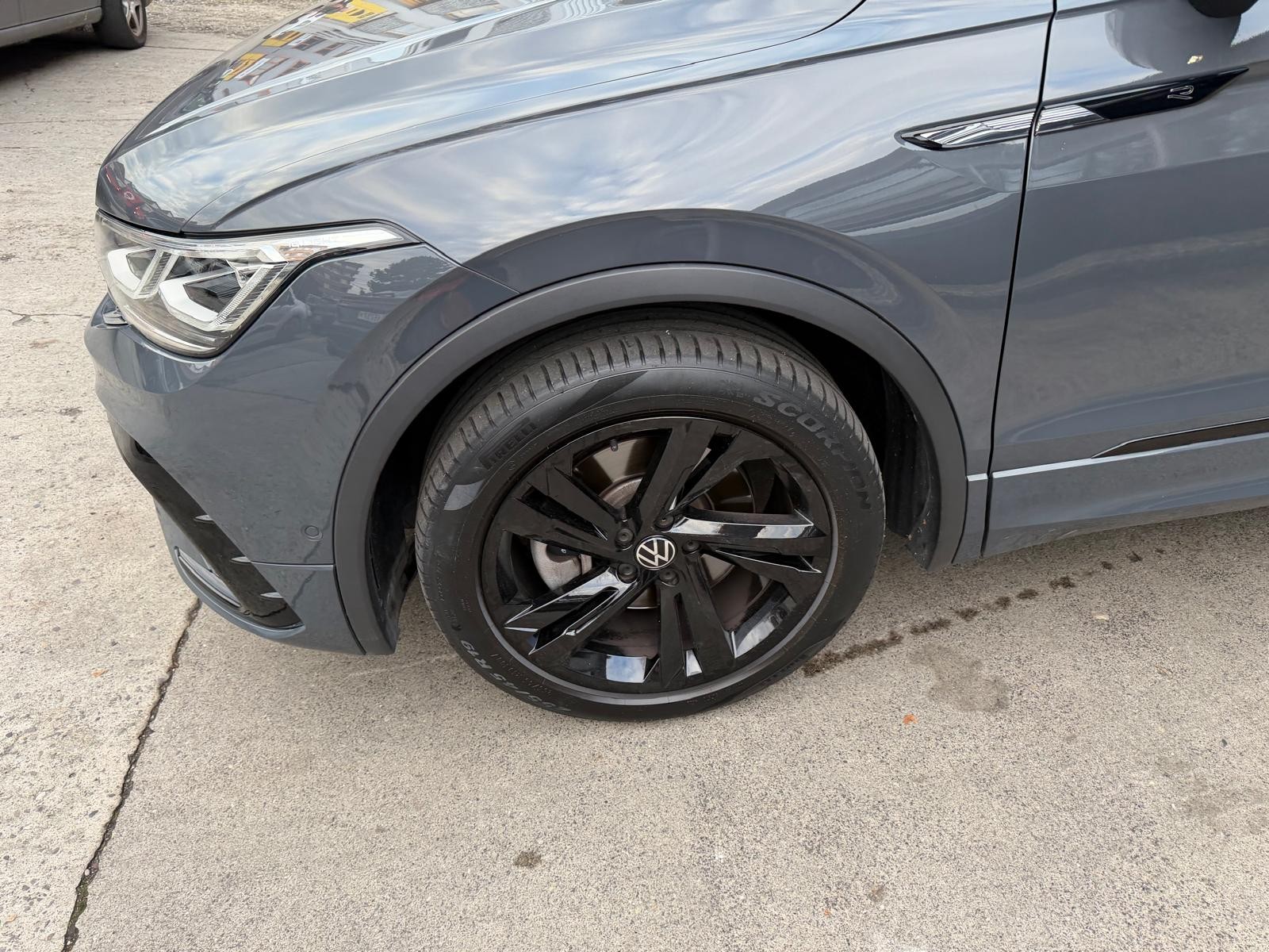 VW Tiguan 2.0 TDI SCR R-Line 4Motion DSG-image-3