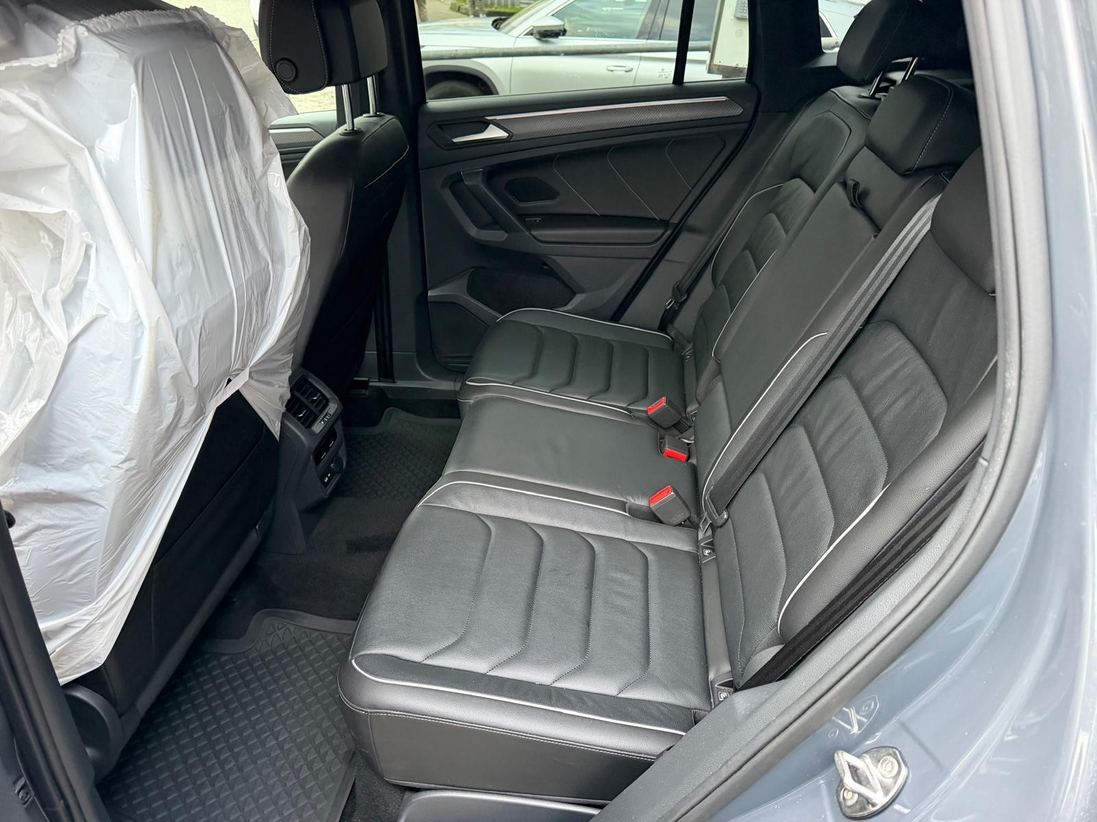 VW Tiguan 2.0 TDI SCR R-Line 4Motion DSG-image-7
