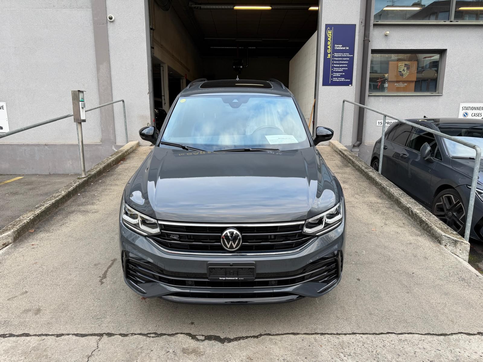 VW Tiguan 2.0 TDI SCR R-Line 4Motion DSG-image-2