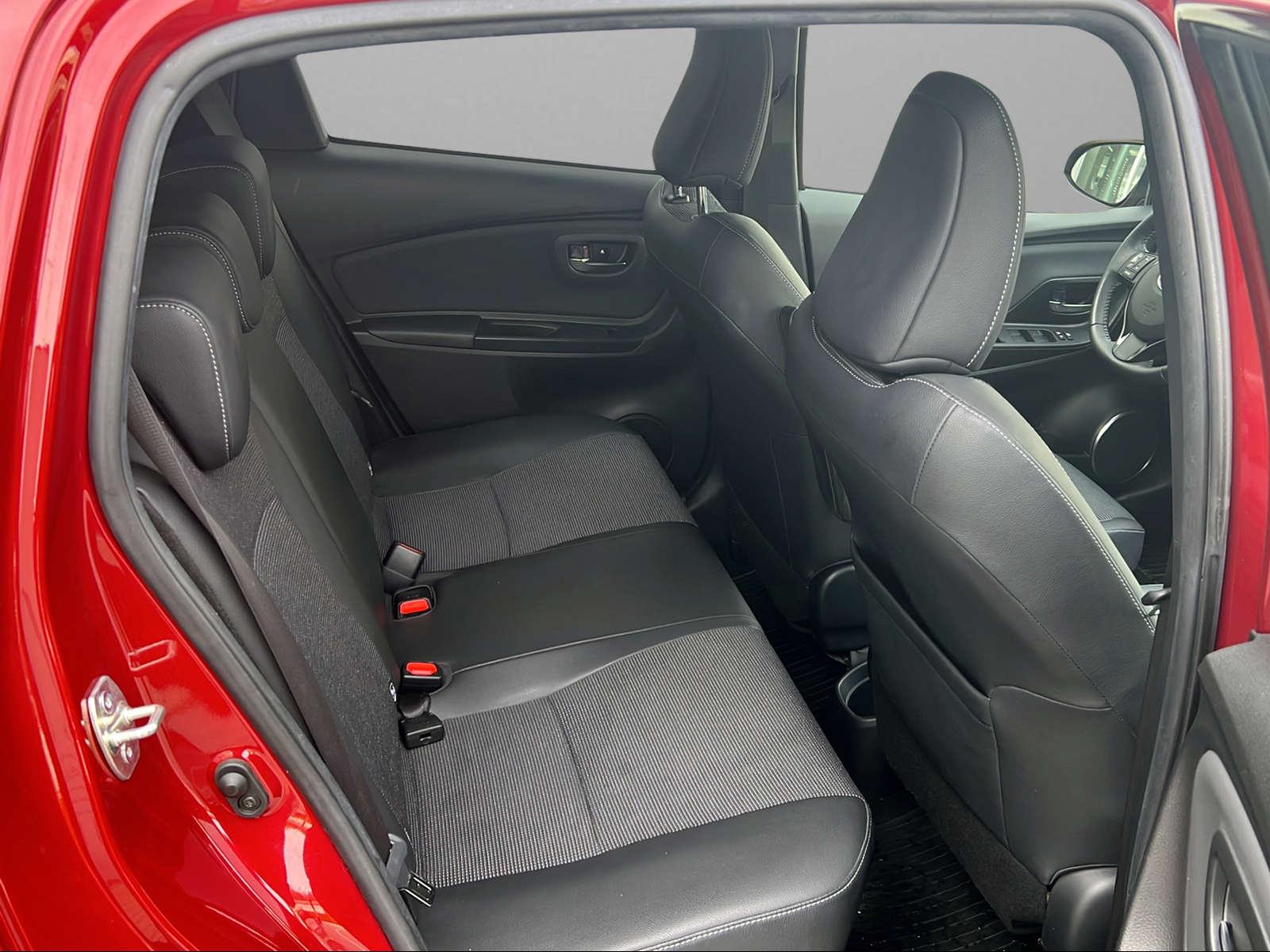 TOYOTA Yaris 1.5 VVT-i HSD Premium-image-8