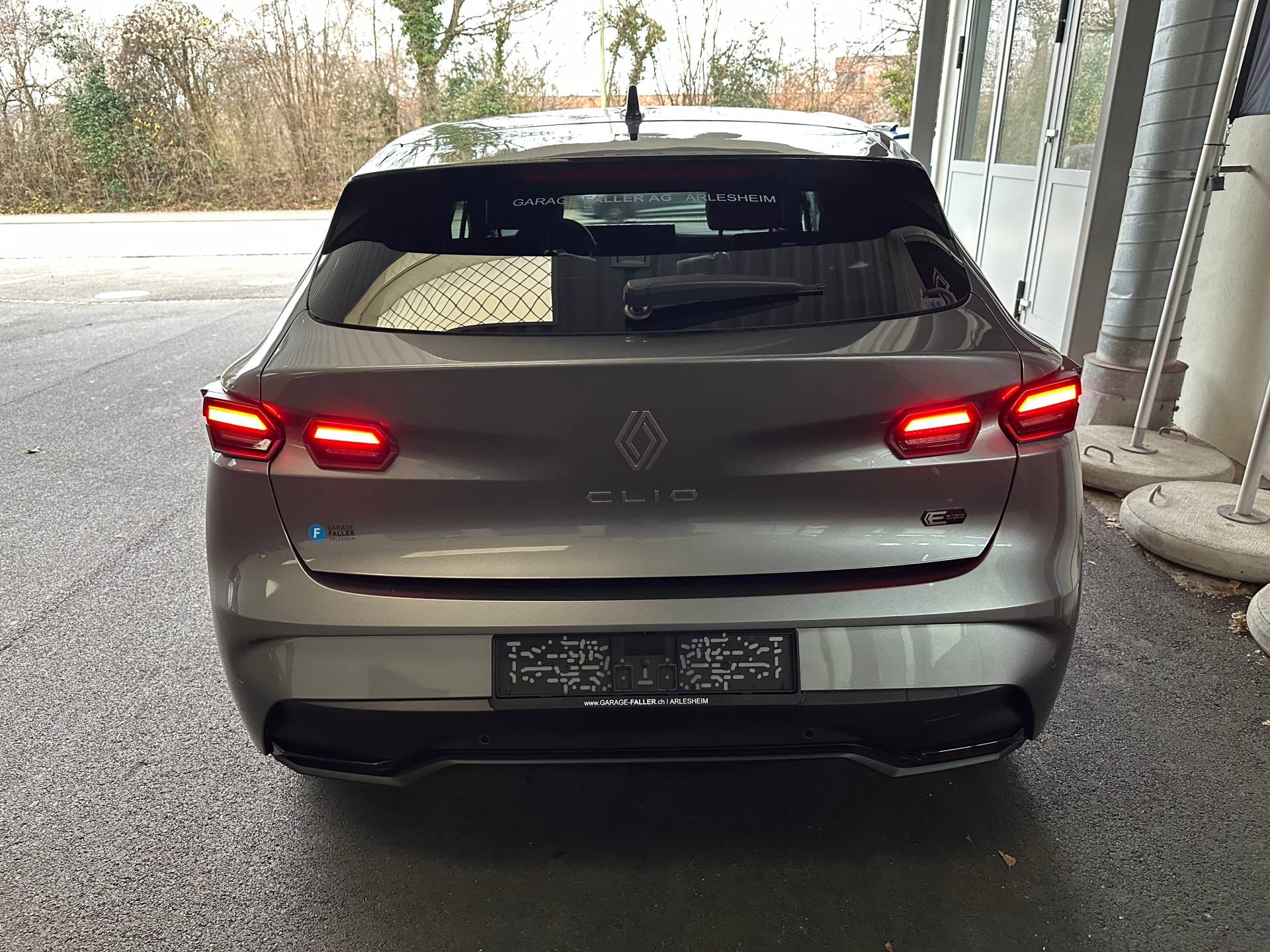 RENAULT Clio 1.8 E-Tech techno-image-3