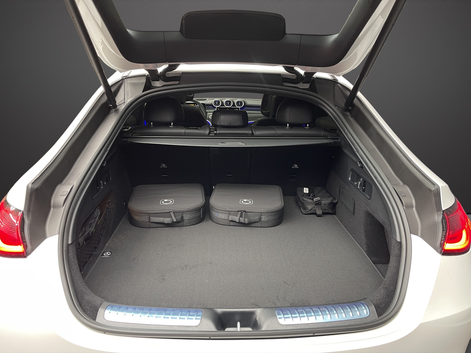 MERCEDES-BENZ GLC 300 de 4MATIC Coupé with EQ Hybrid-image-10