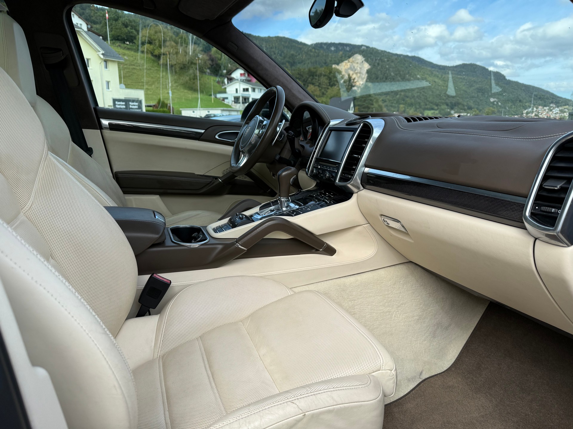 PORSCHE Cayenne Turbo 4.8 V8 500PS-image-10