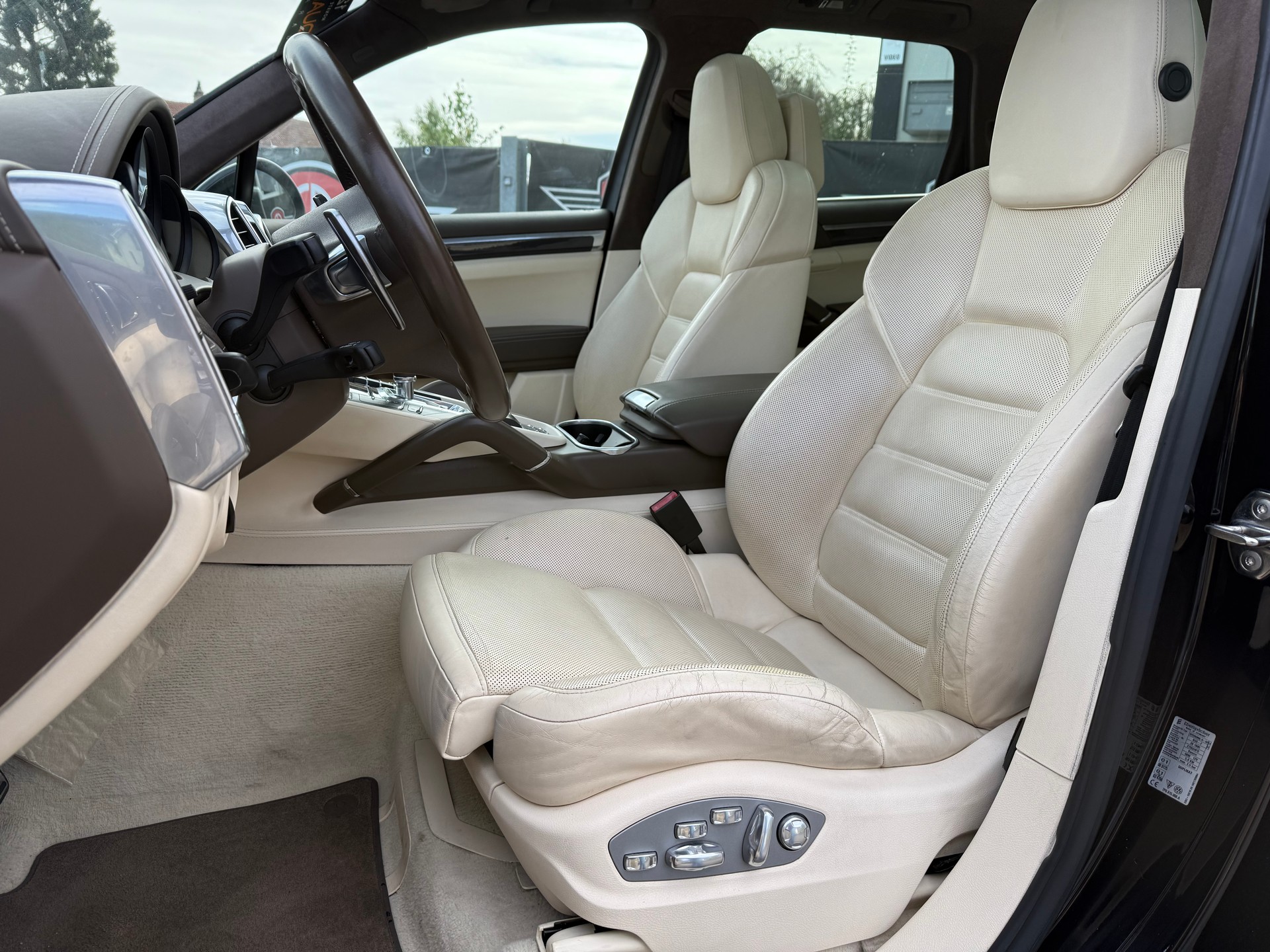PORSCHE Cayenne Turbo 4.8 V8 500PS-image-8
