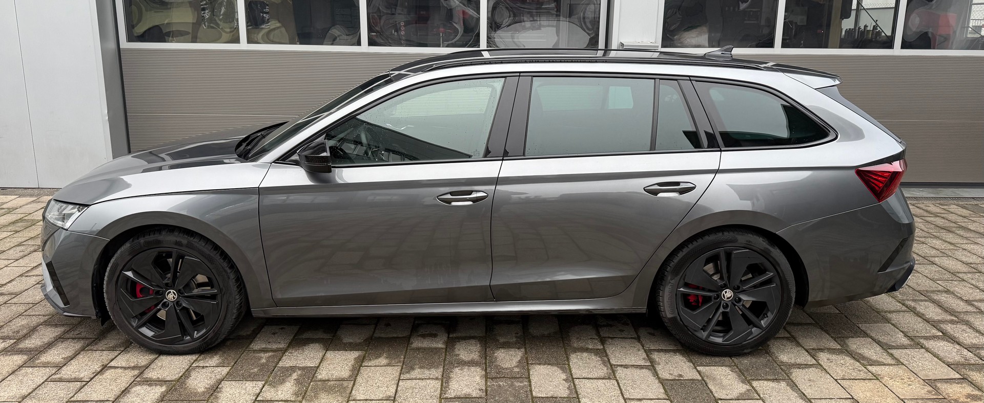 SKODA Octavia Combi 2.0 TSI DSG RS-image-5