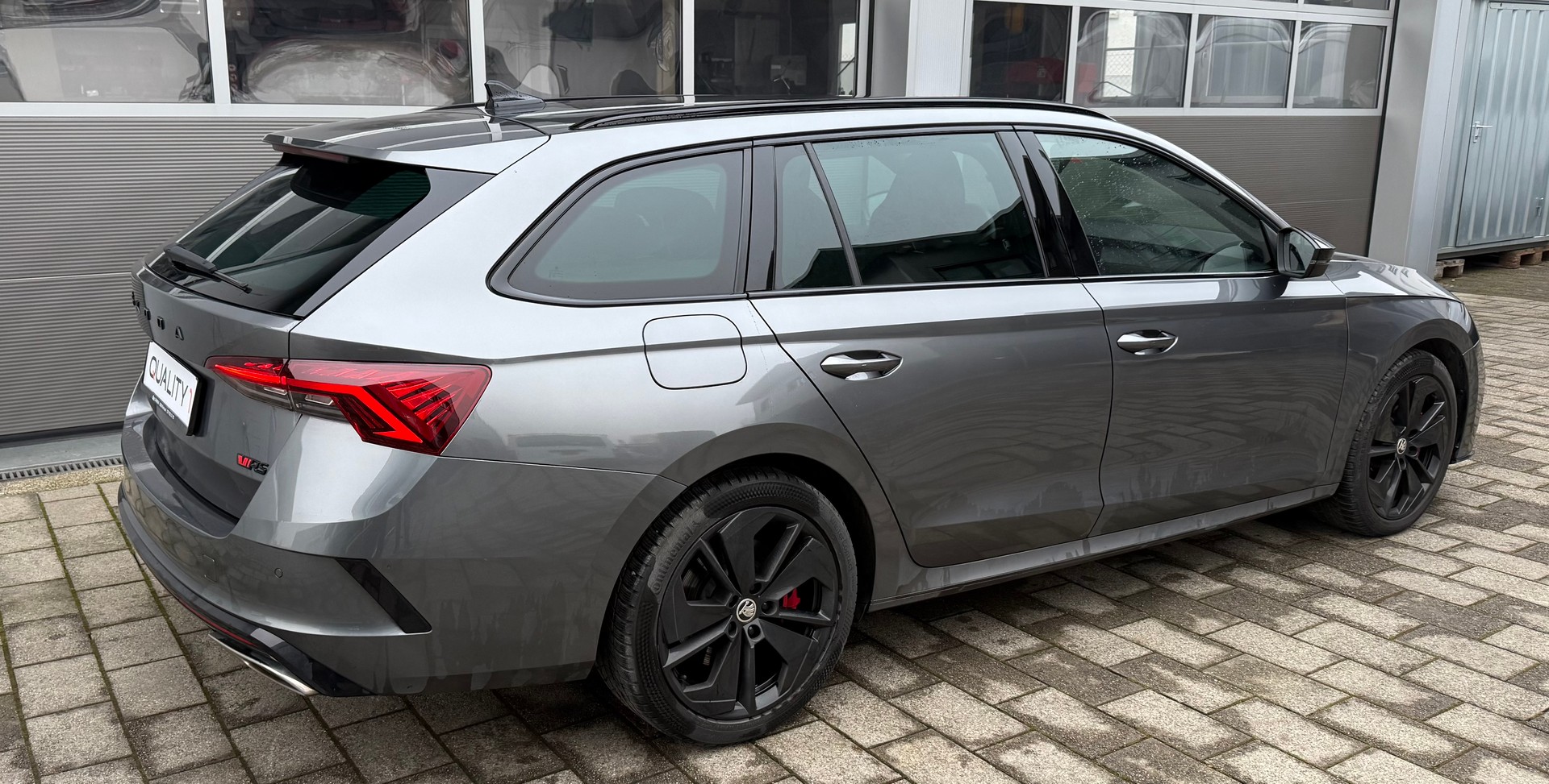 SKODA Octavia Combi 2.0 TSI DSG RS-image-2