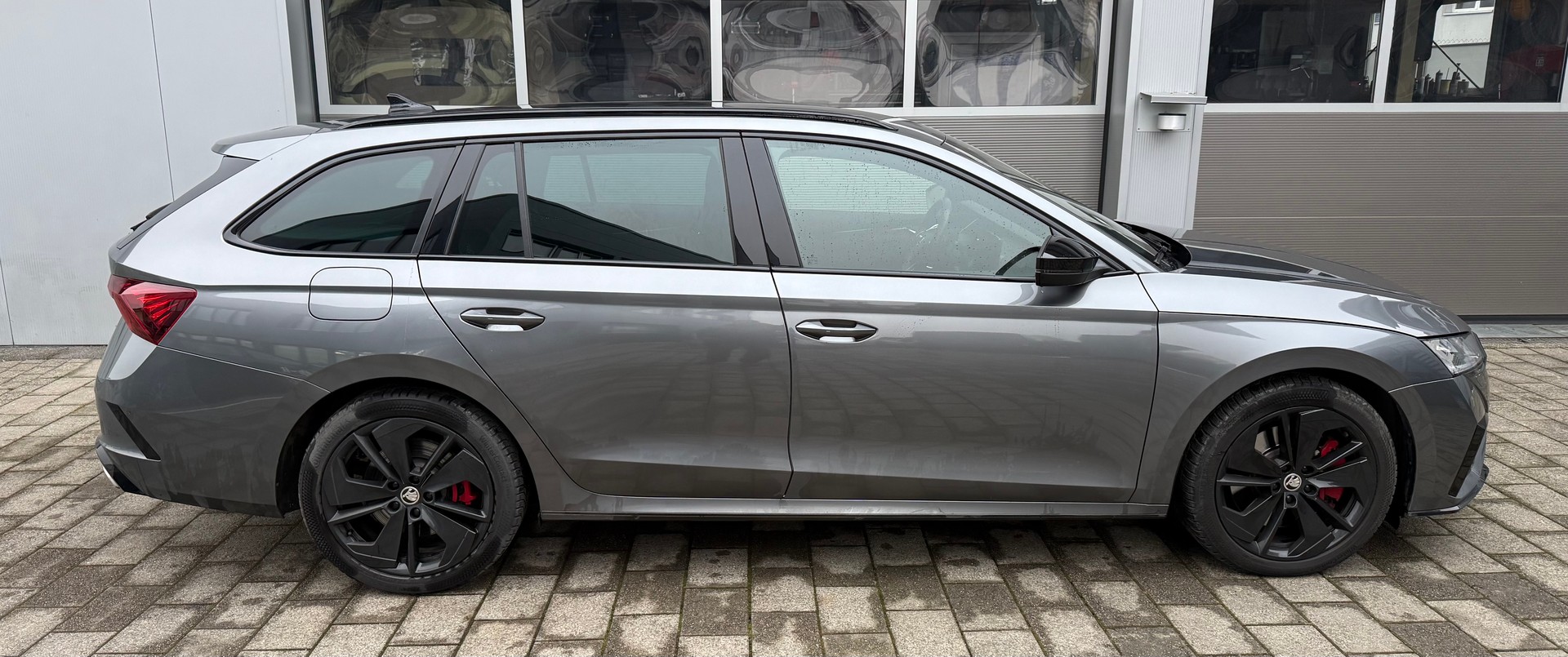 SKODA Octavia Combi 2.0 TSI DSG RS-image-3
