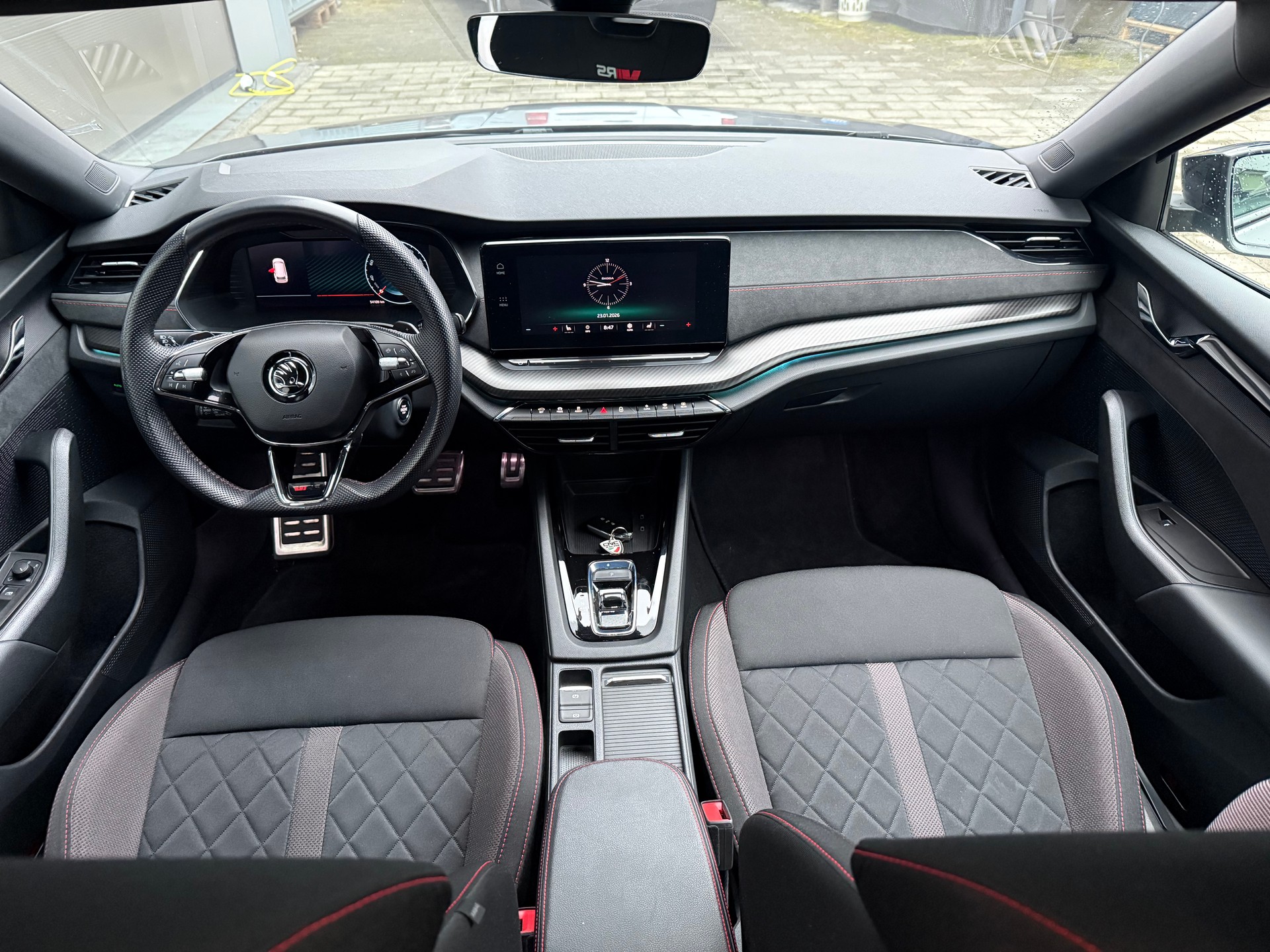 SKODA Octavia Combi 2.0 TSI DSG RS-image-9