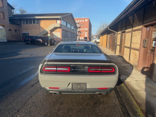 DODGE Challenger 6.4 V8 HEMI SRT Scat Pack-image-6