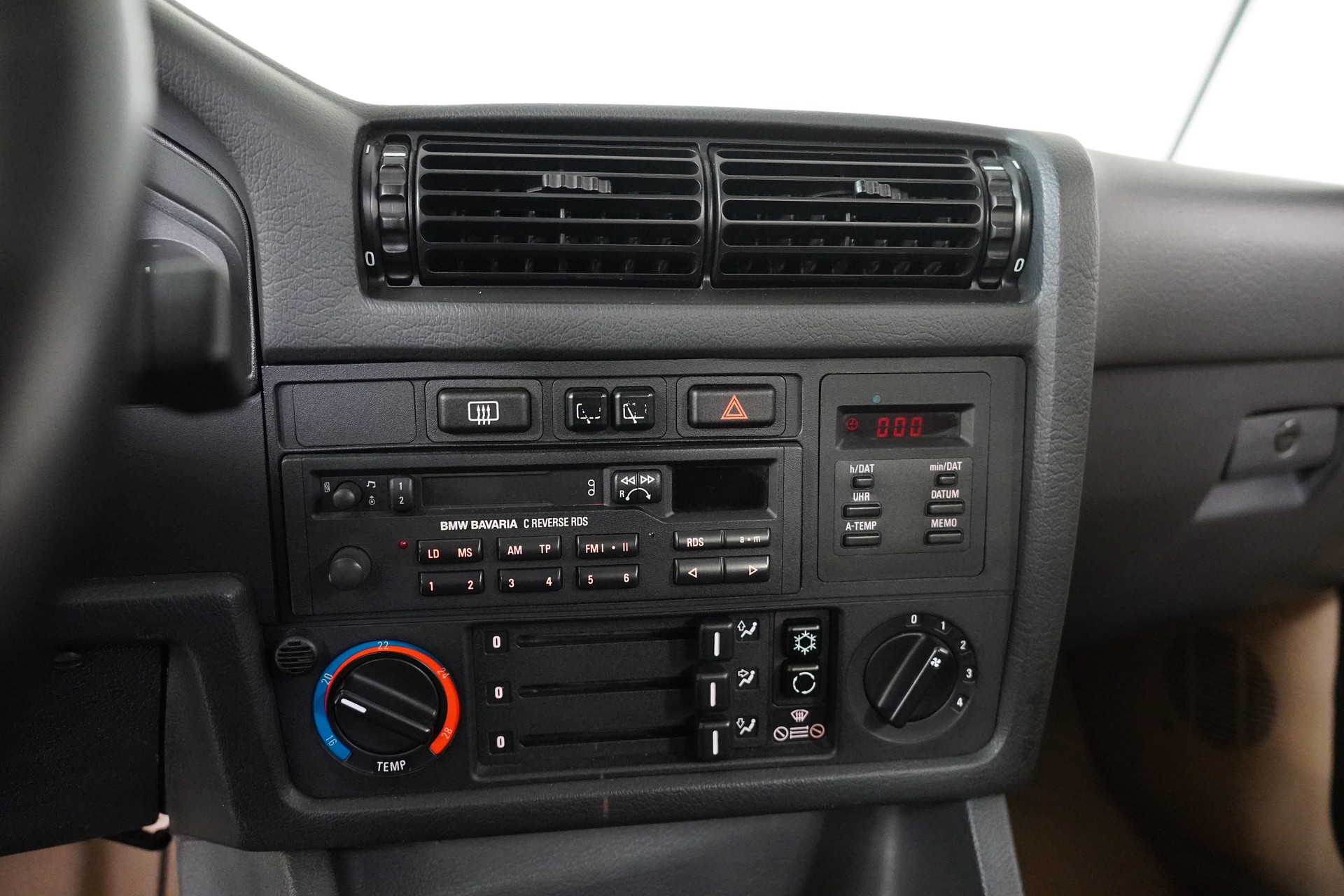 BMW 325iX A Touring-image-24