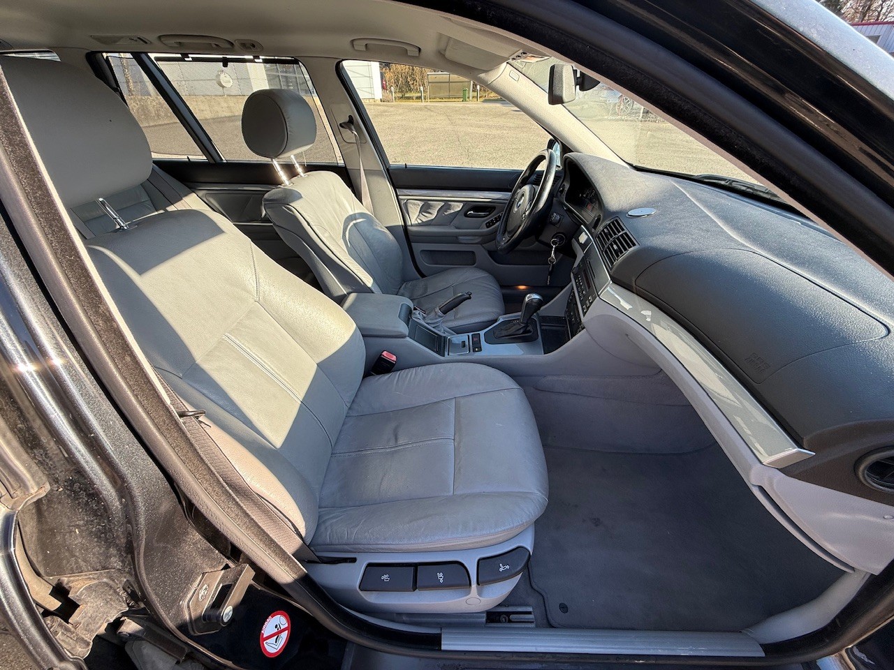 BMW 525i Touring-image-8