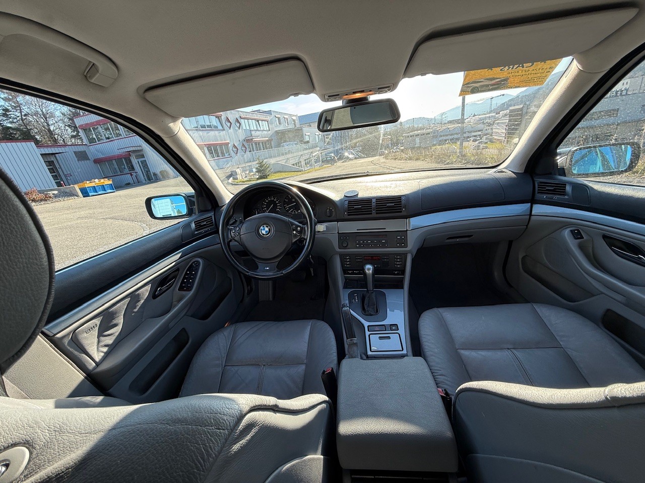 BMW 525i Touring-image-14