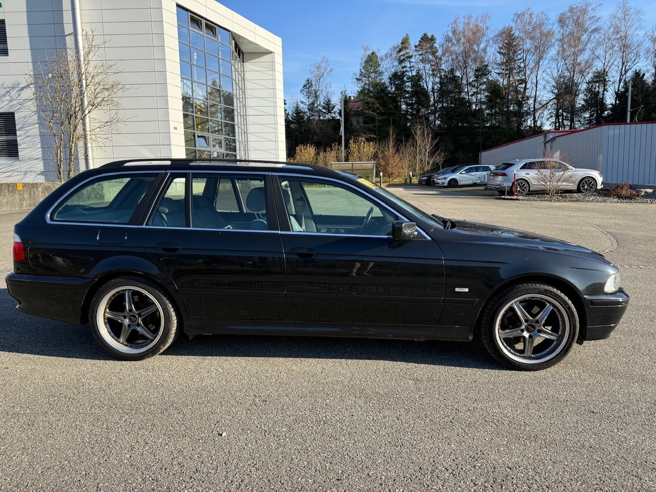 BMW 525i Touring-image-6