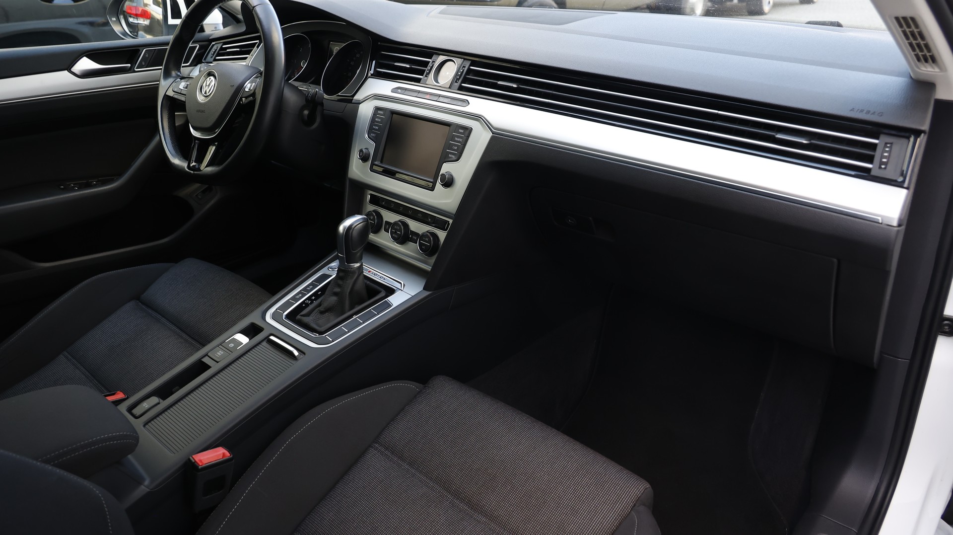 VW Passat Variant 2.0 TDI BMT Comfortline DSG 4Motion-image-22