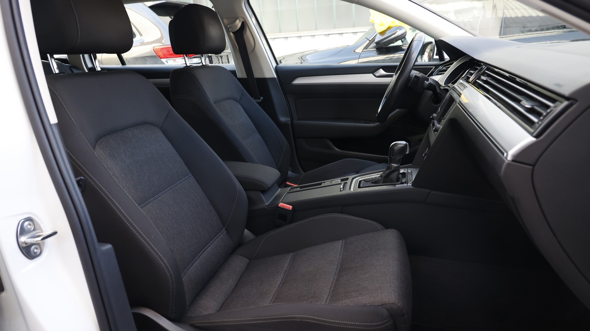 VW Passat Variant 2.0 TDI BMT Comfortline DSG 4Motion-image-26