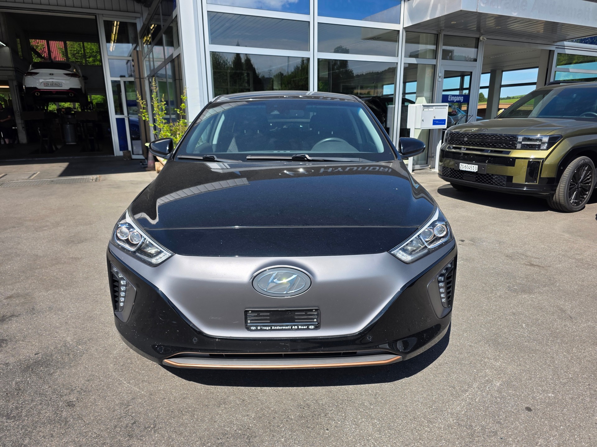 HYUNDAI Ioniq Launch-showroom-element-1