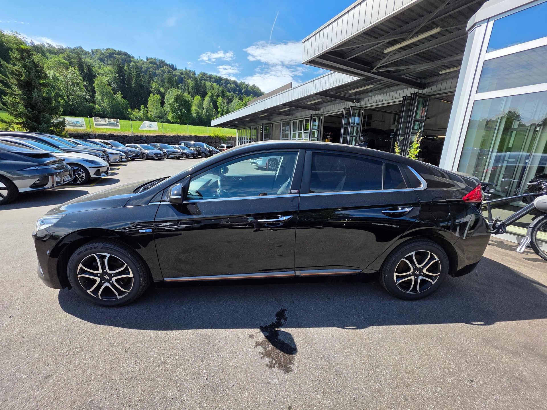 HYUNDAI Ioniq Launch-showroom-element-3