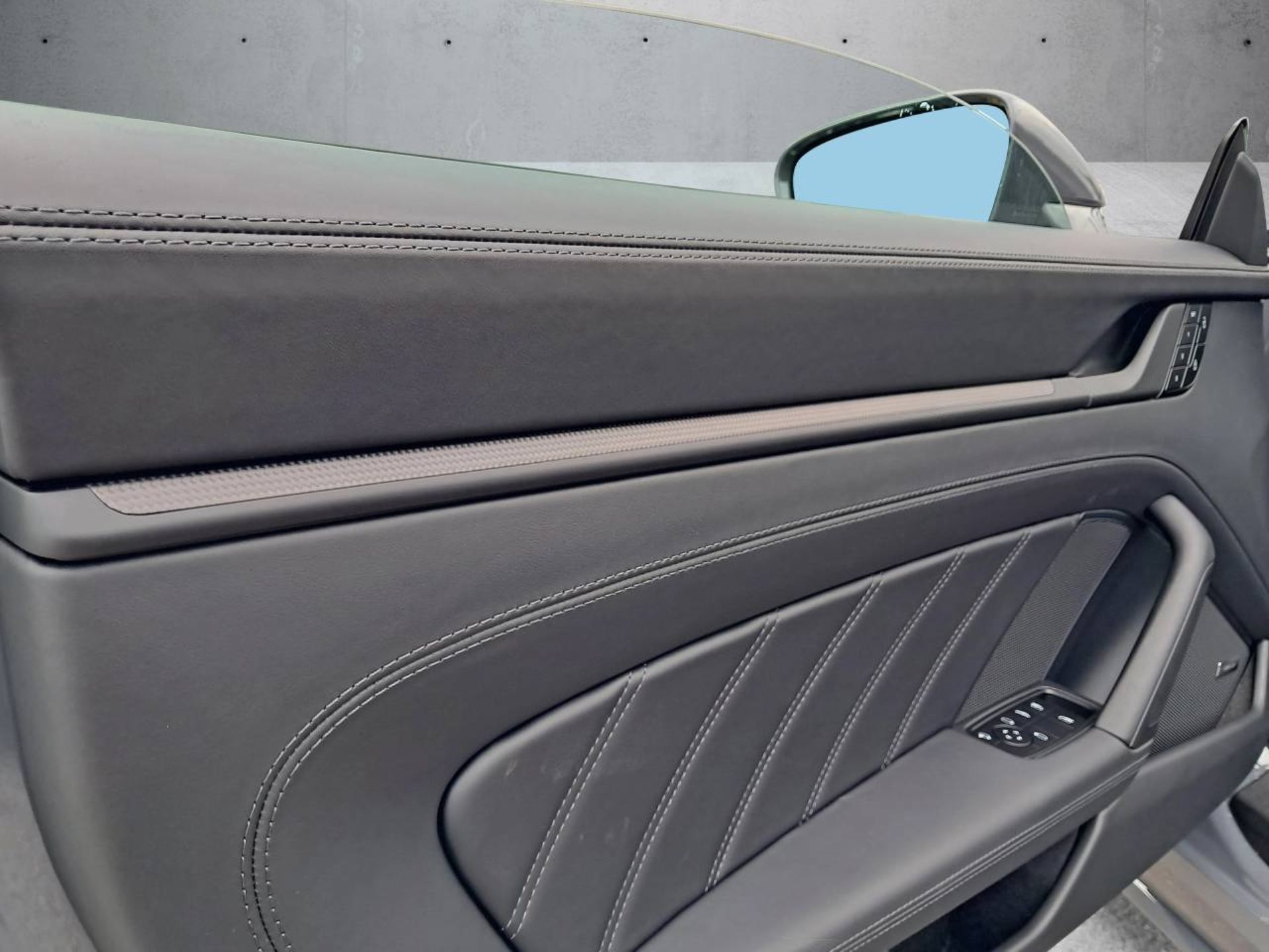 PORSCHE 911 Turbo S Cabriolet-image-28