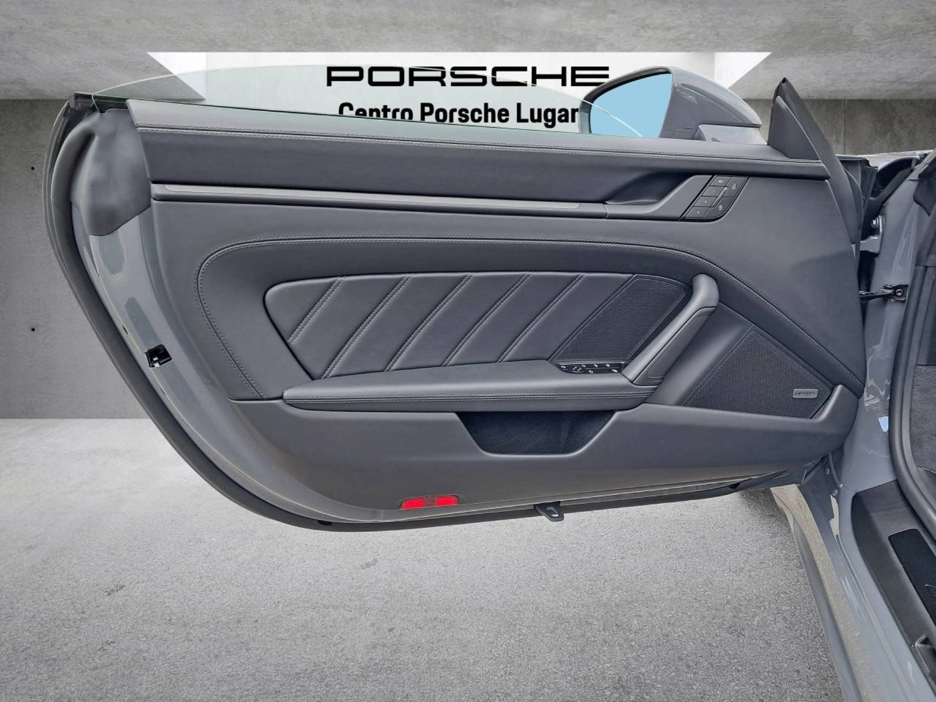 PORSCHE 911 Turbo S Cabriolet-image-23