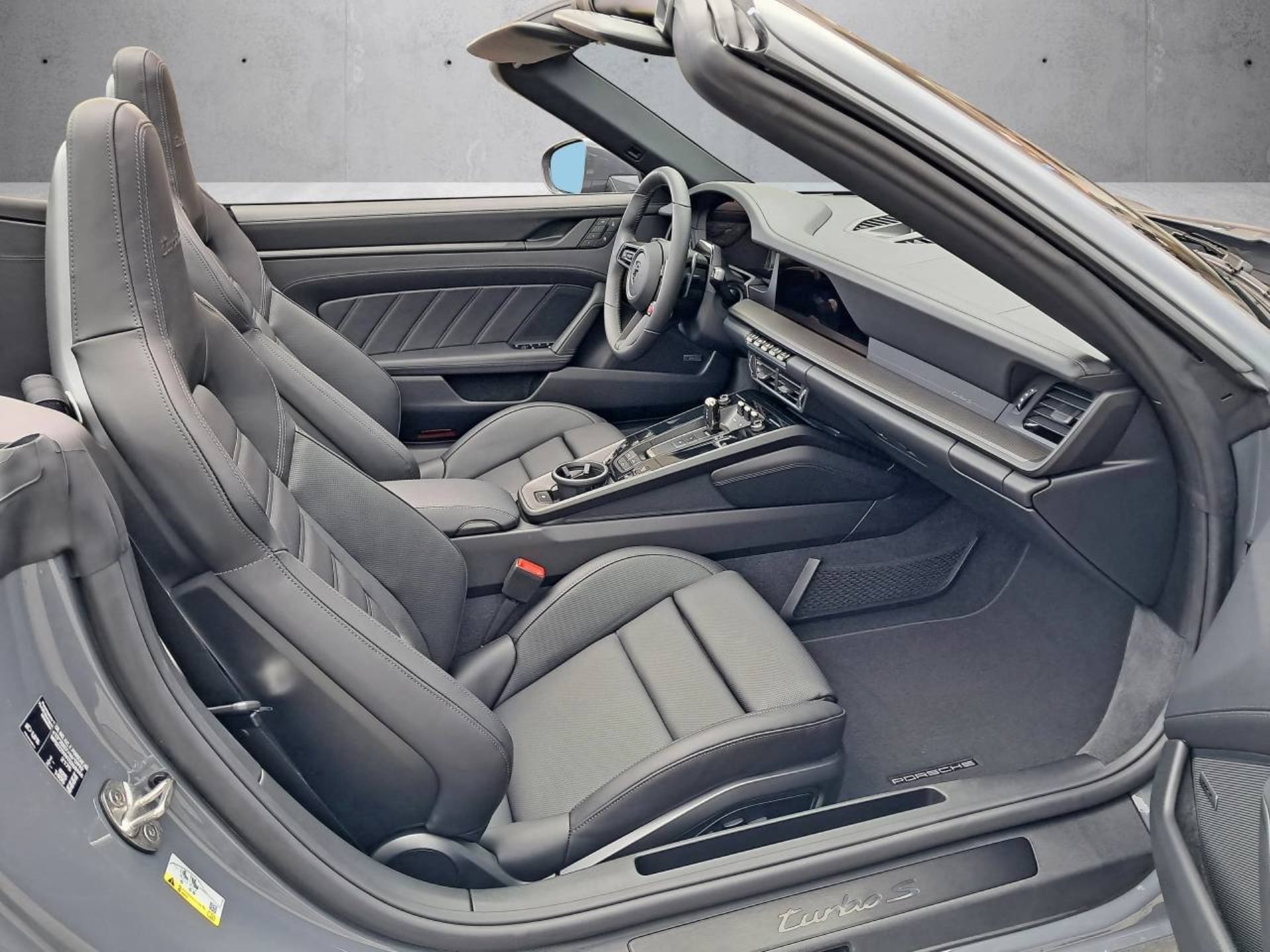 PORSCHE 911 Turbo S Cabriolet-image-14