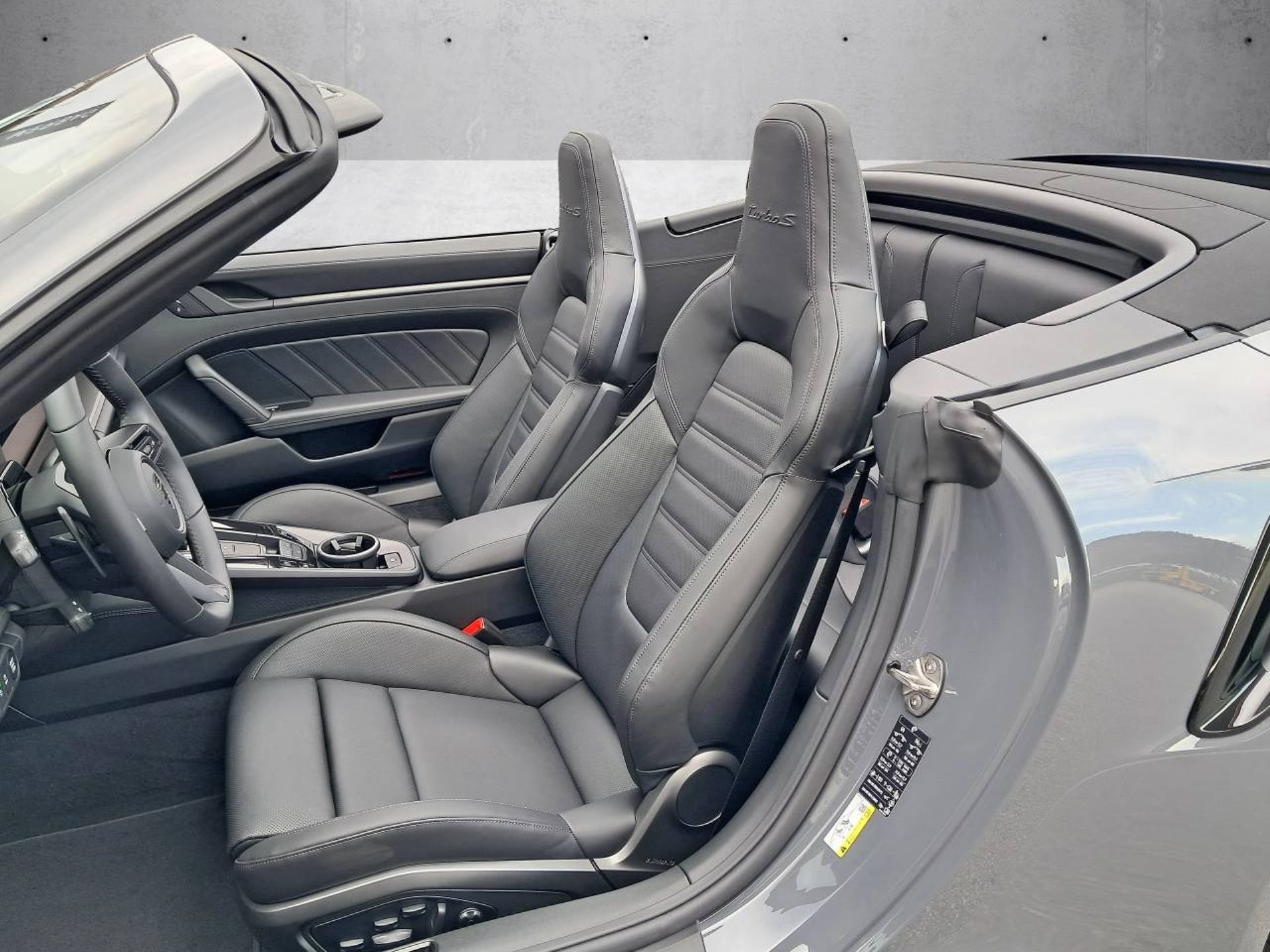 PORSCHE 911 Turbo S Cabriolet-image-4