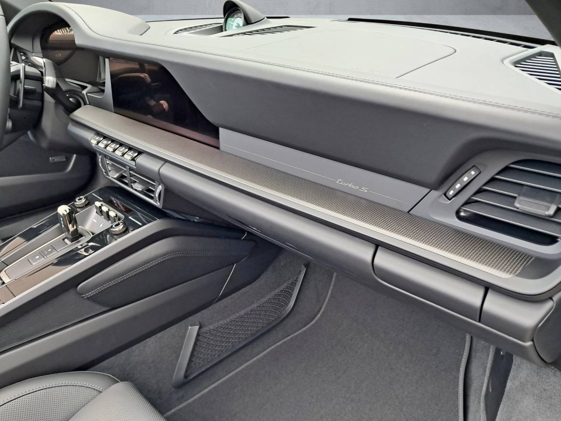 PORSCHE 911 Turbo S Cabriolet-image-29
