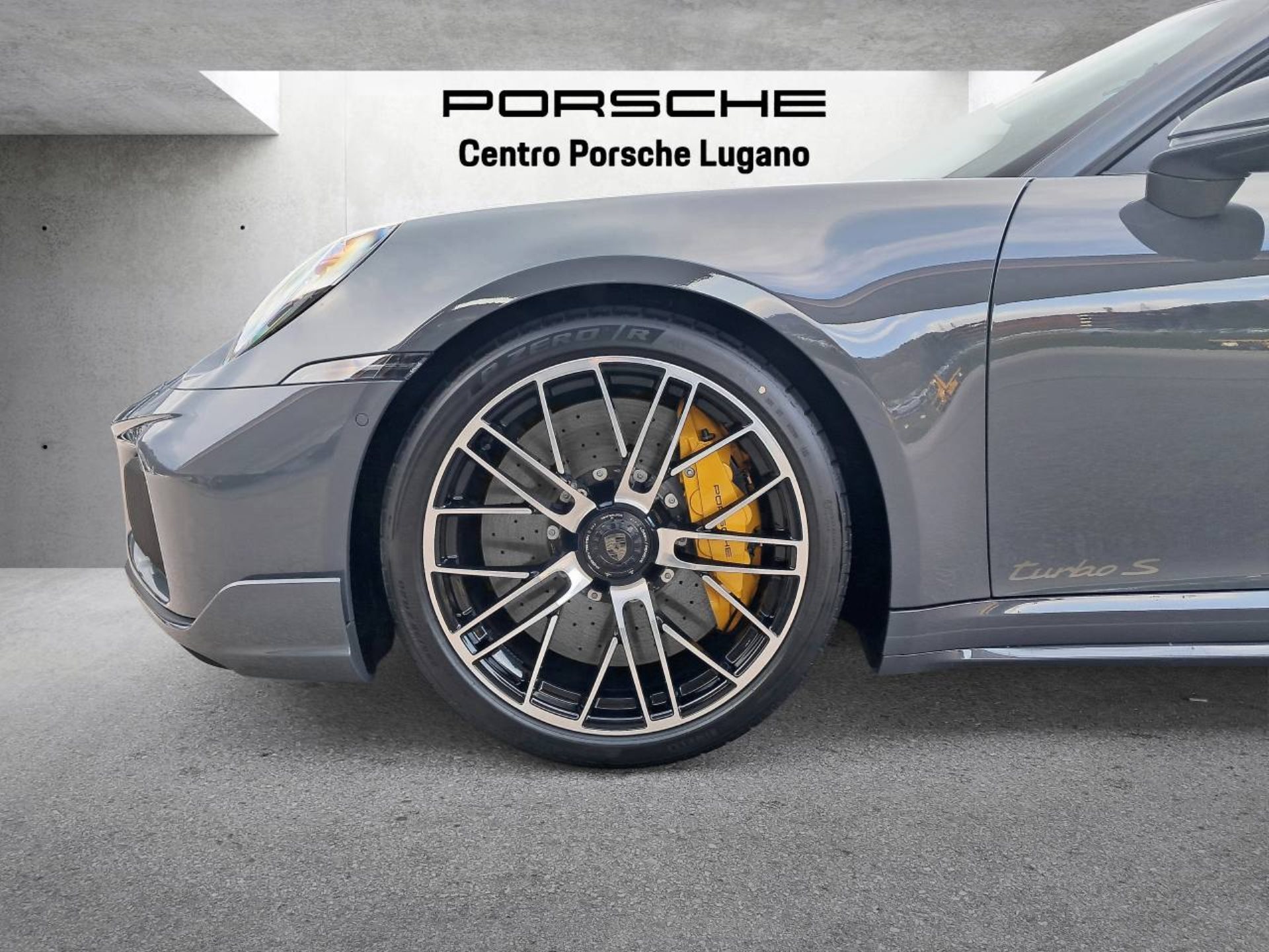 PORSCHE 911 Turbo S Cabriolet-image-11
