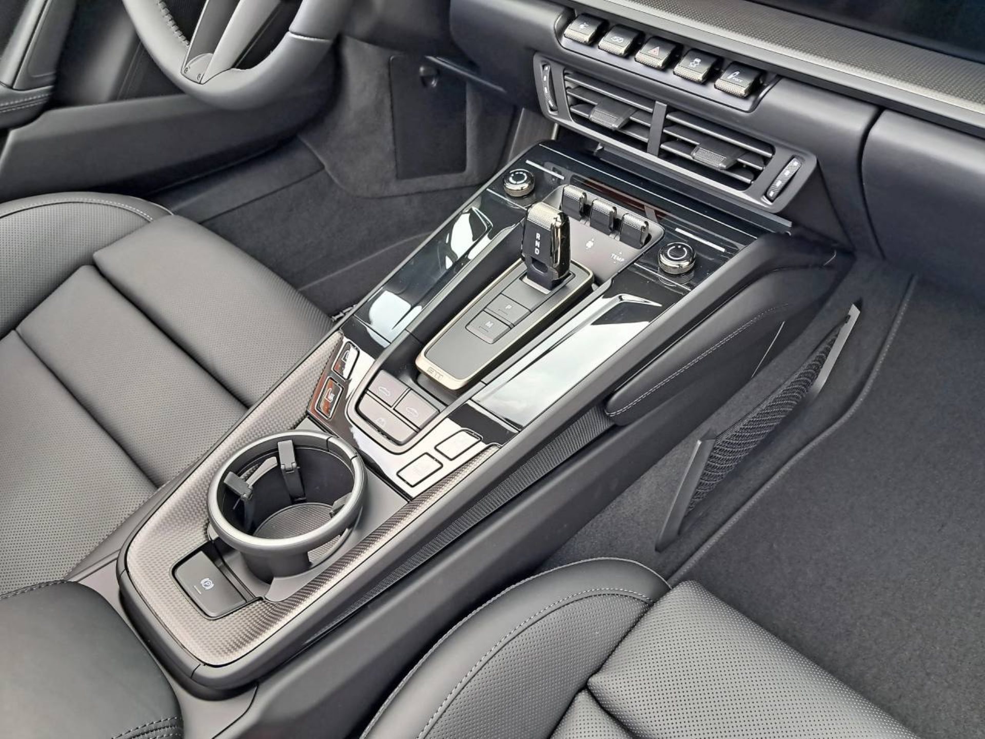 PORSCHE 911 Turbo S Cabriolet-image-19
