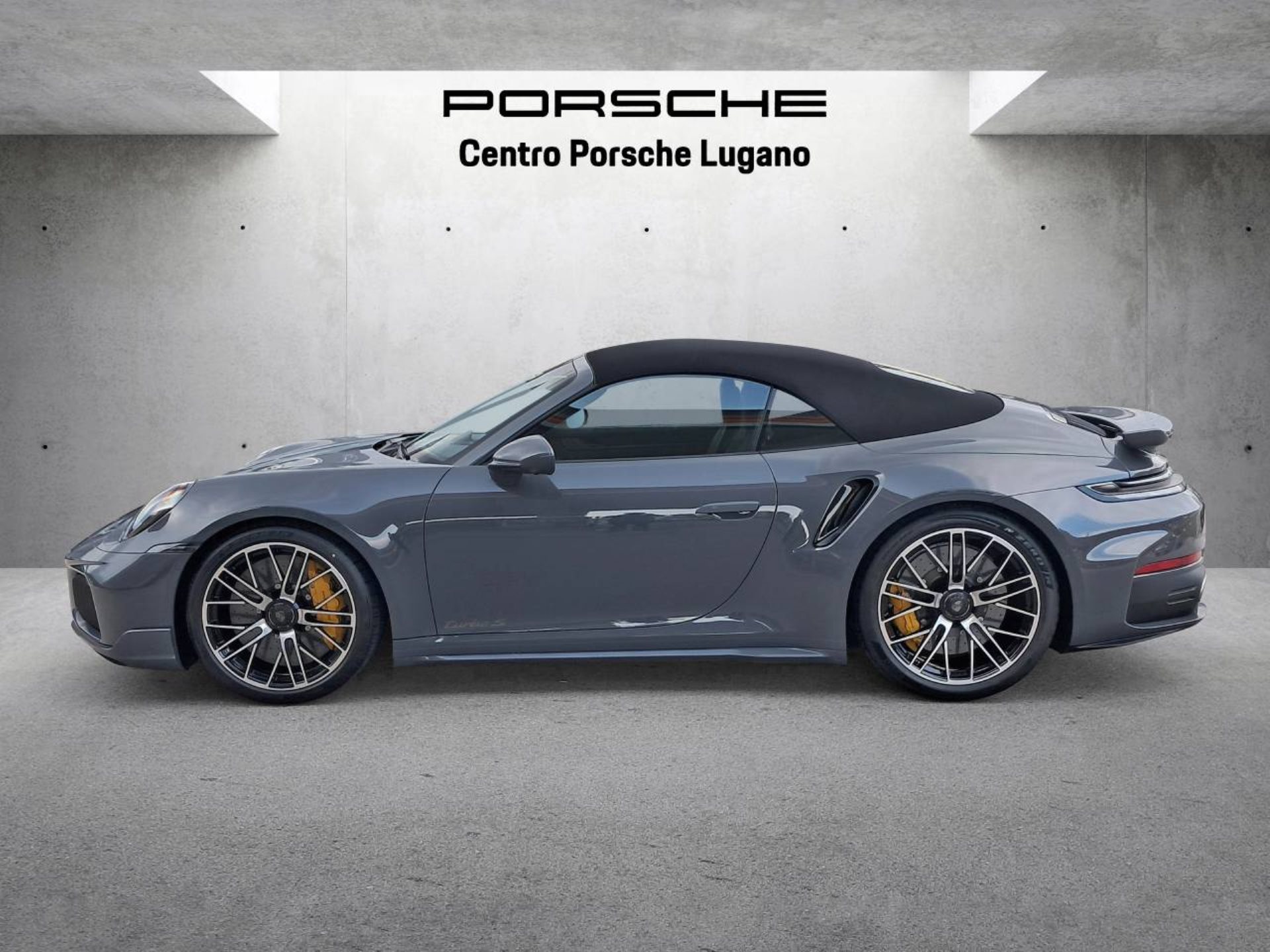 PORSCHE 911 Turbo S Cabriolet-image-12