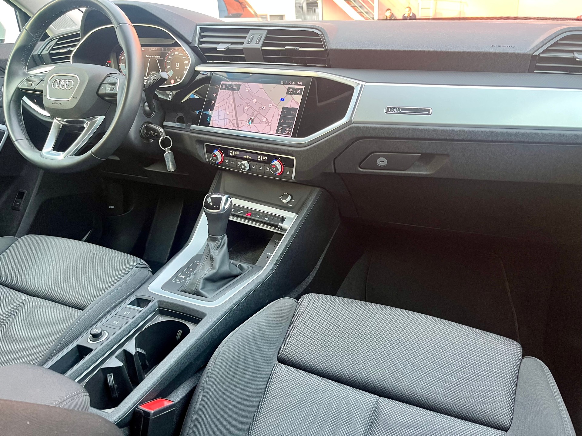 AUDI Q3 Sportback 35 TFSI S-tronic**CH Auto**-image-18