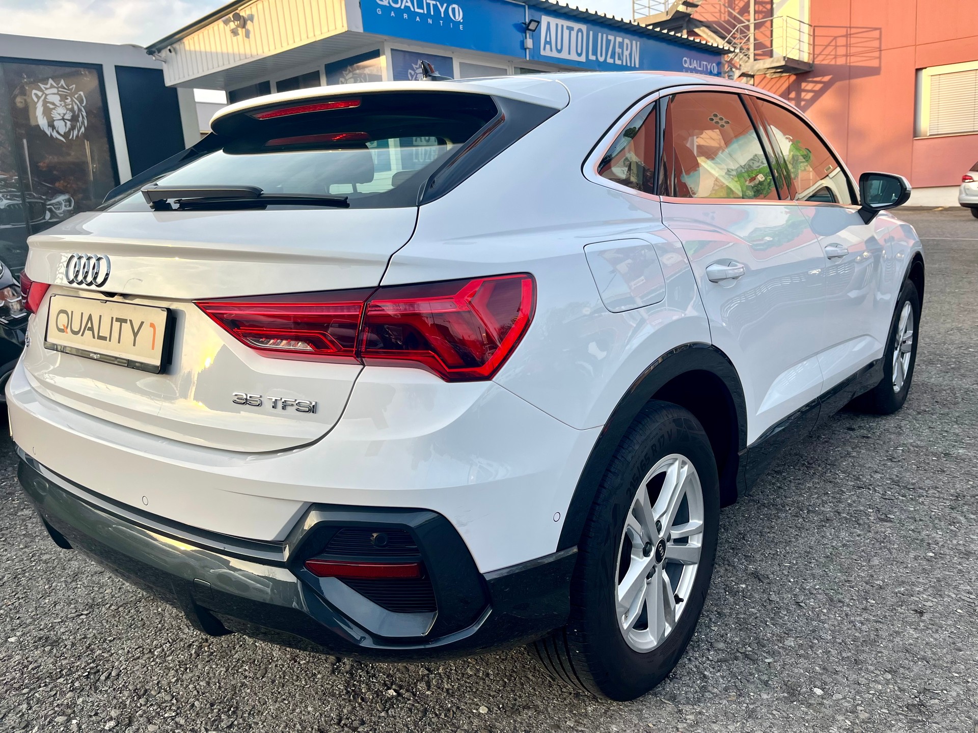 AUDI Q3 Sportback 35 TFSI S-tronic**CH Auto**-image-5