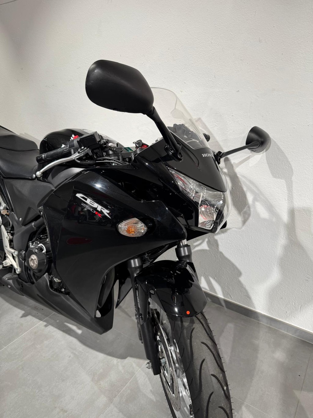 HONDA CBR 250 RA-showroom-element-2