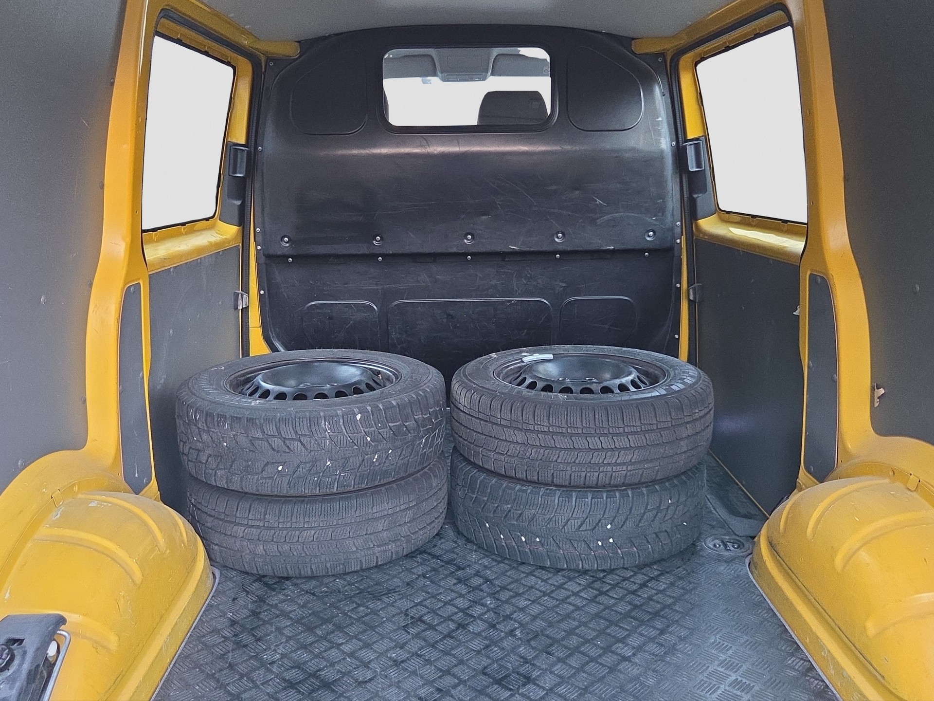 VW T6.1 2.0 TDI 4Motion DSG-image-13