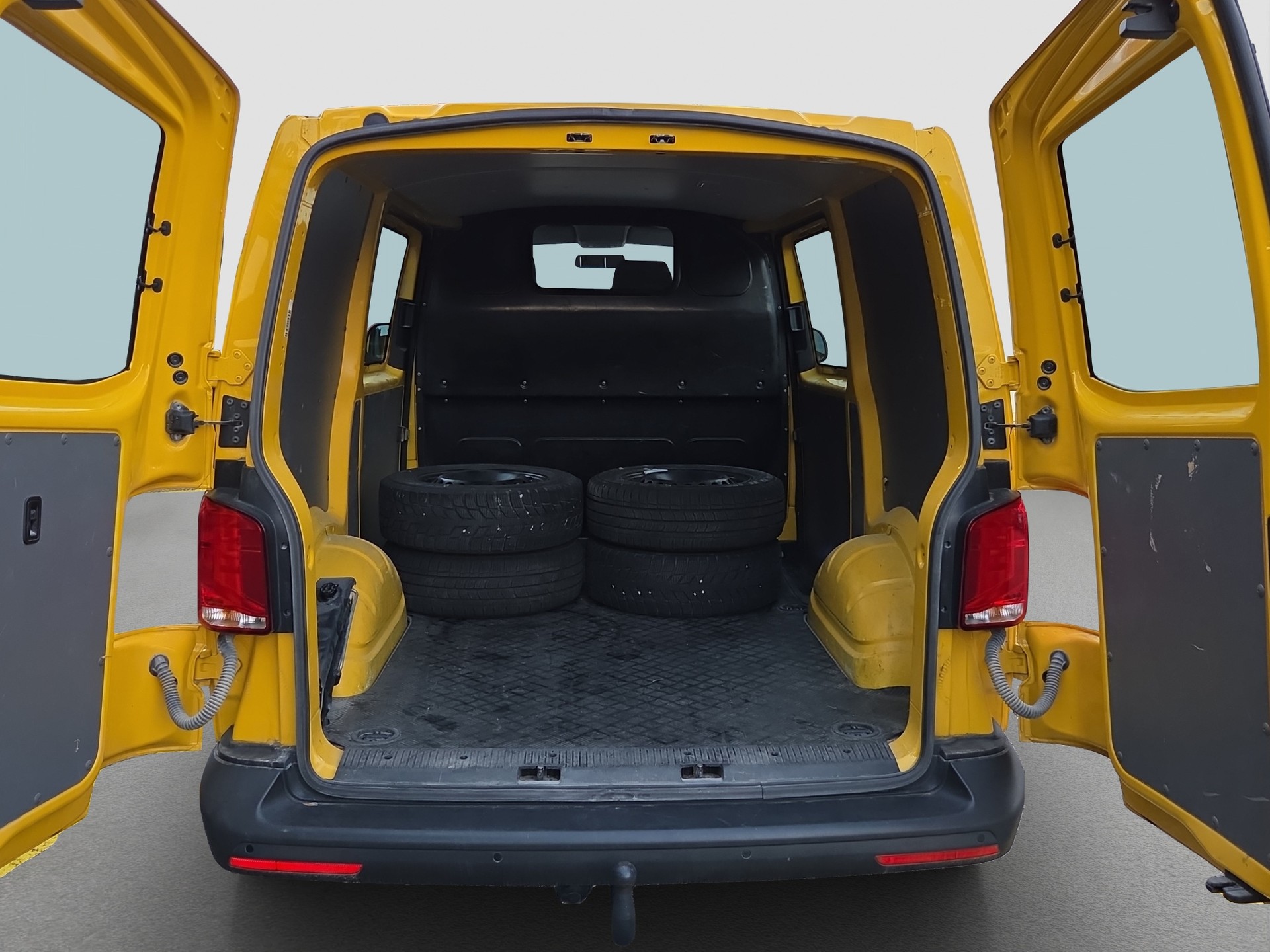 VW T6.1 2.0 TDI 4Motion DSG-image-12