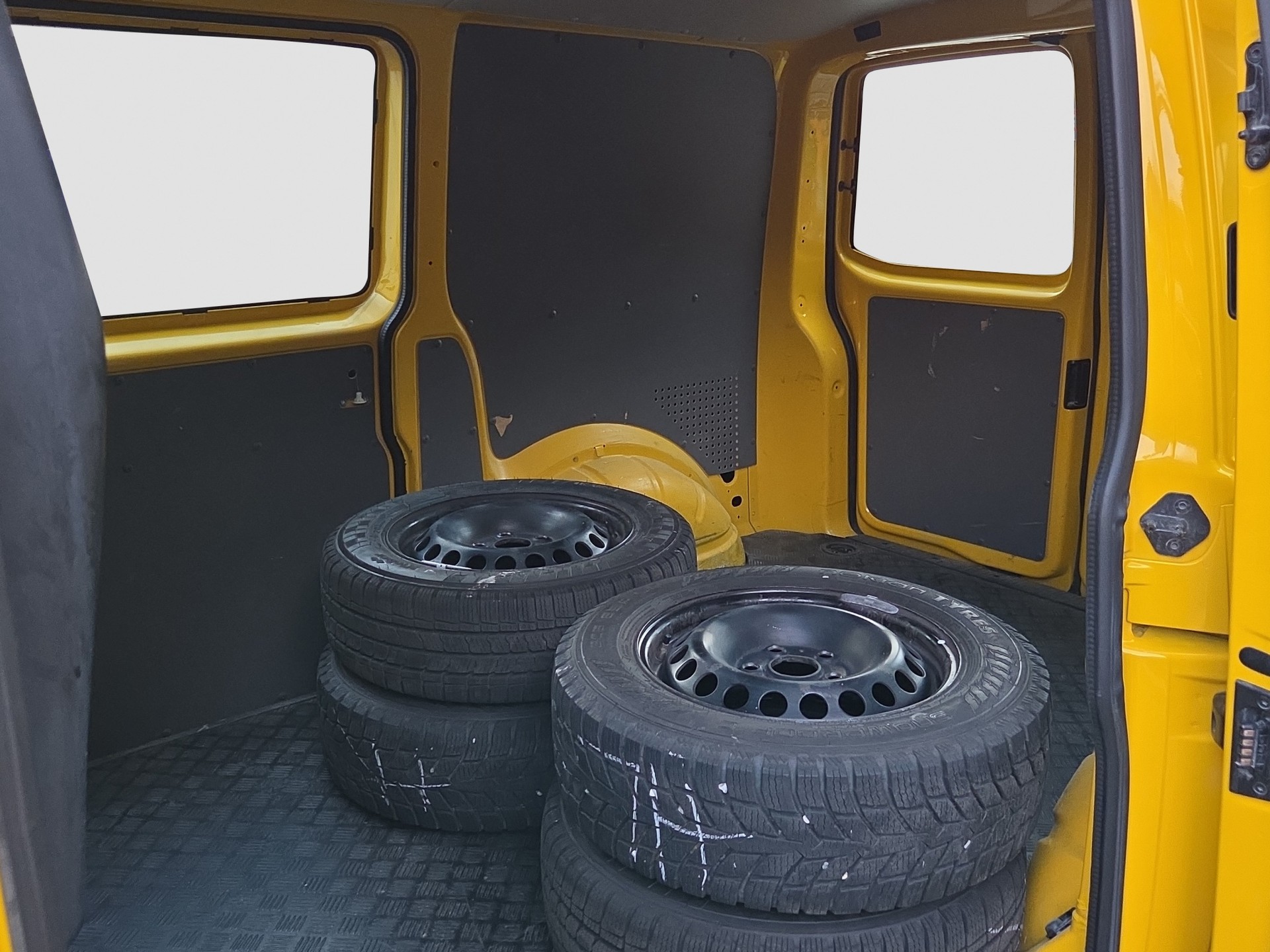 VW T6.1 2.0 TDI 4Motion DSG-image-11