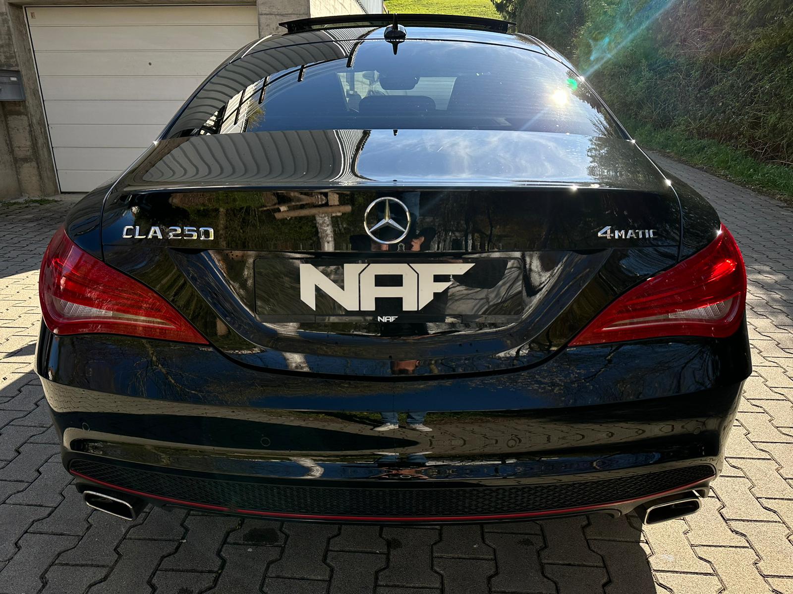 MERCEDES-BENZ CLA 250 Sport AMG-Line 7G-DCT 4Matic-image-3