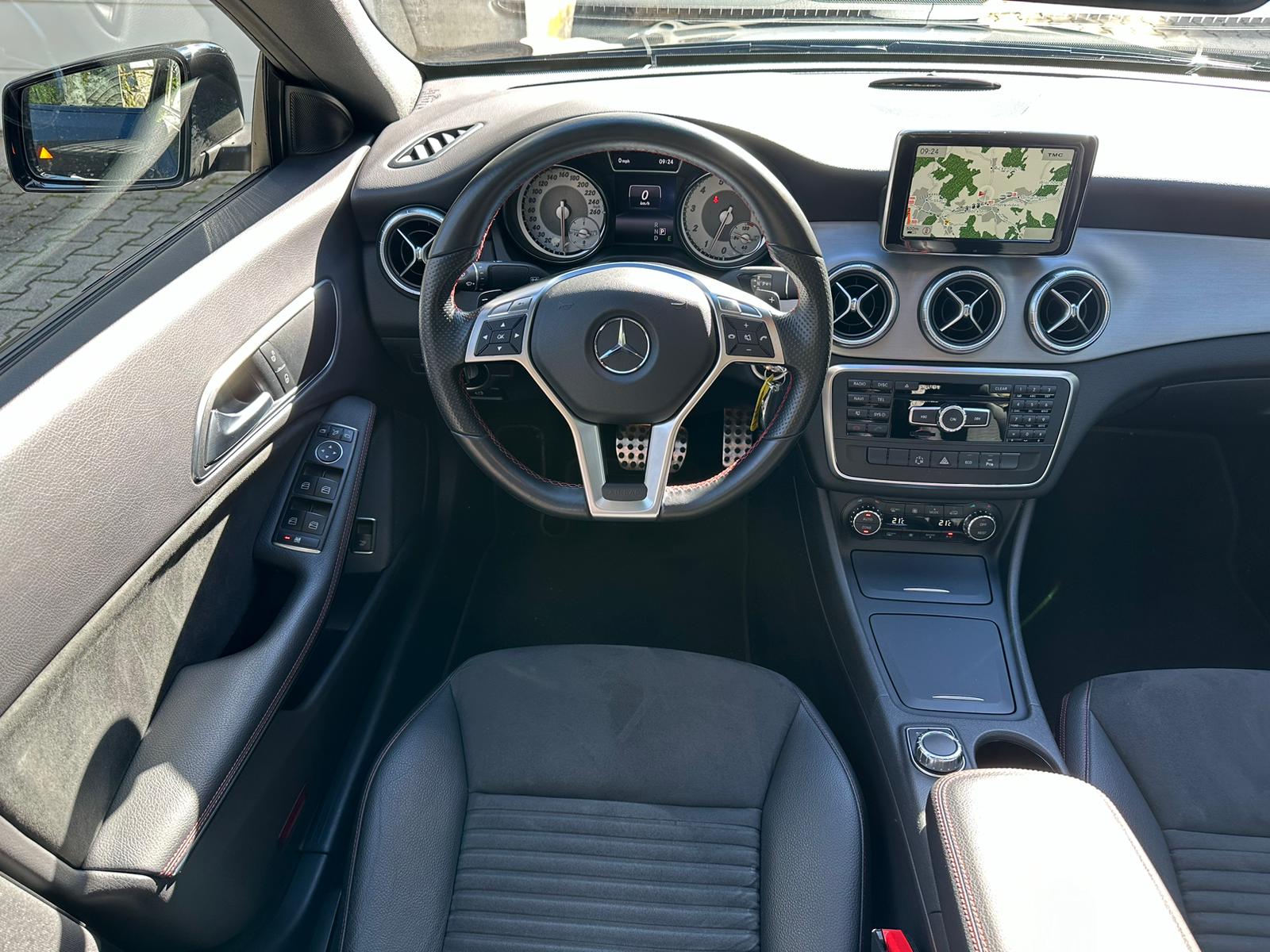 MERCEDES-BENZ CLA 250 Sport AMG-Line 7G-DCT 4Matic-image-18