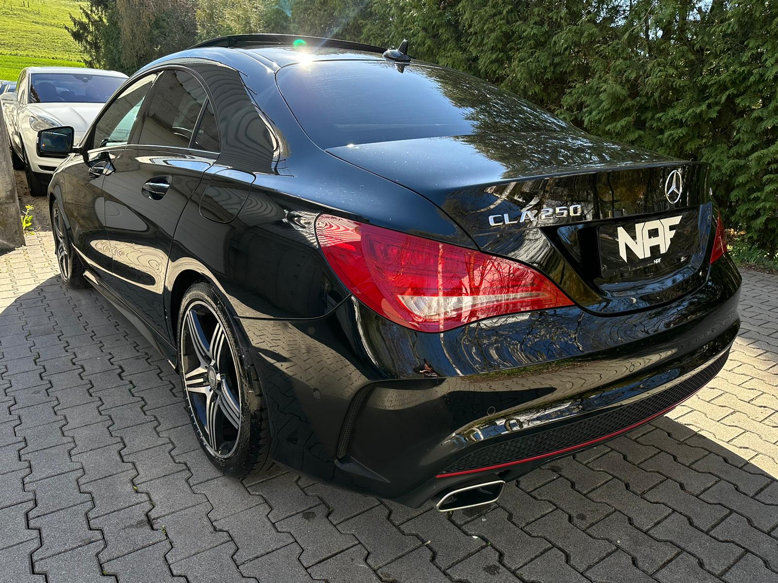 MERCEDES-BENZ CLA 250 Sport AMG-Line 7G-DCT 4Matic-image-2