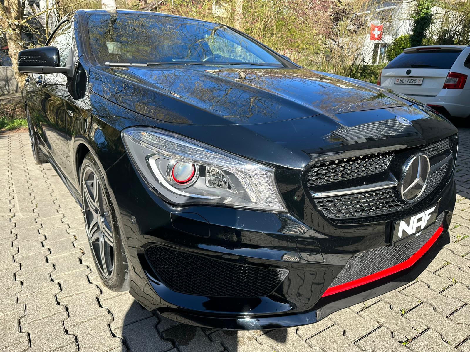 MERCEDES-BENZ CLA 250 Sport AMG-Line 7G-DCT 4Matic-image-6