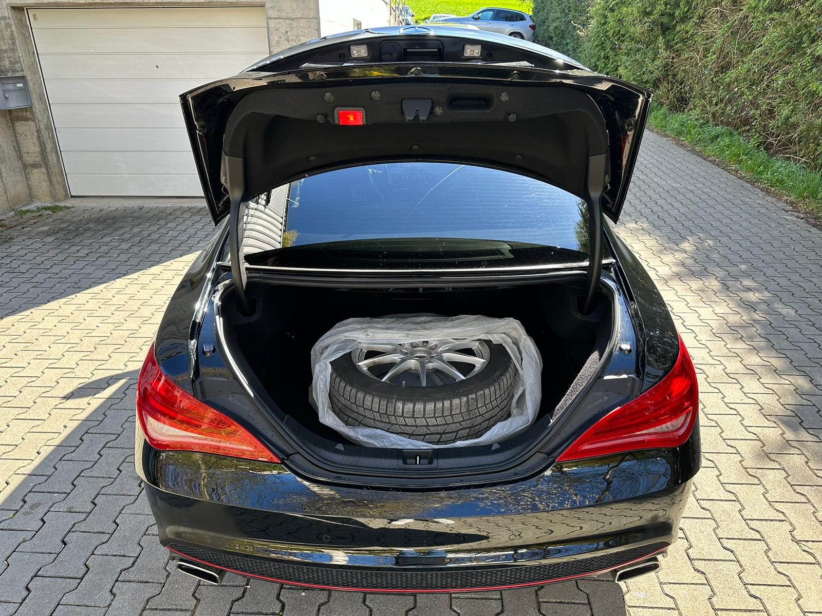 MERCEDES-BENZ CLA 250 Sport AMG-Line 7G-DCT 4Matic-image-12
