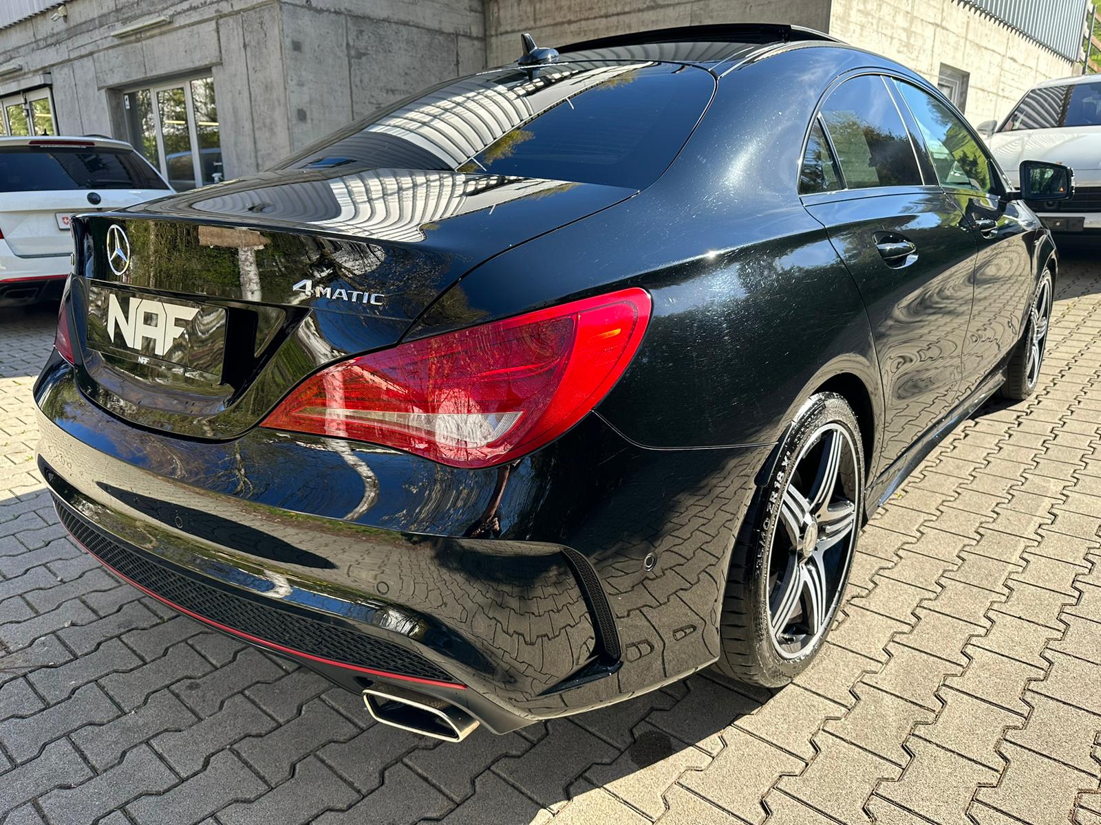 MERCEDES-BENZ CLA 250 Sport AMG-Line 7G-DCT 4Matic-image-4