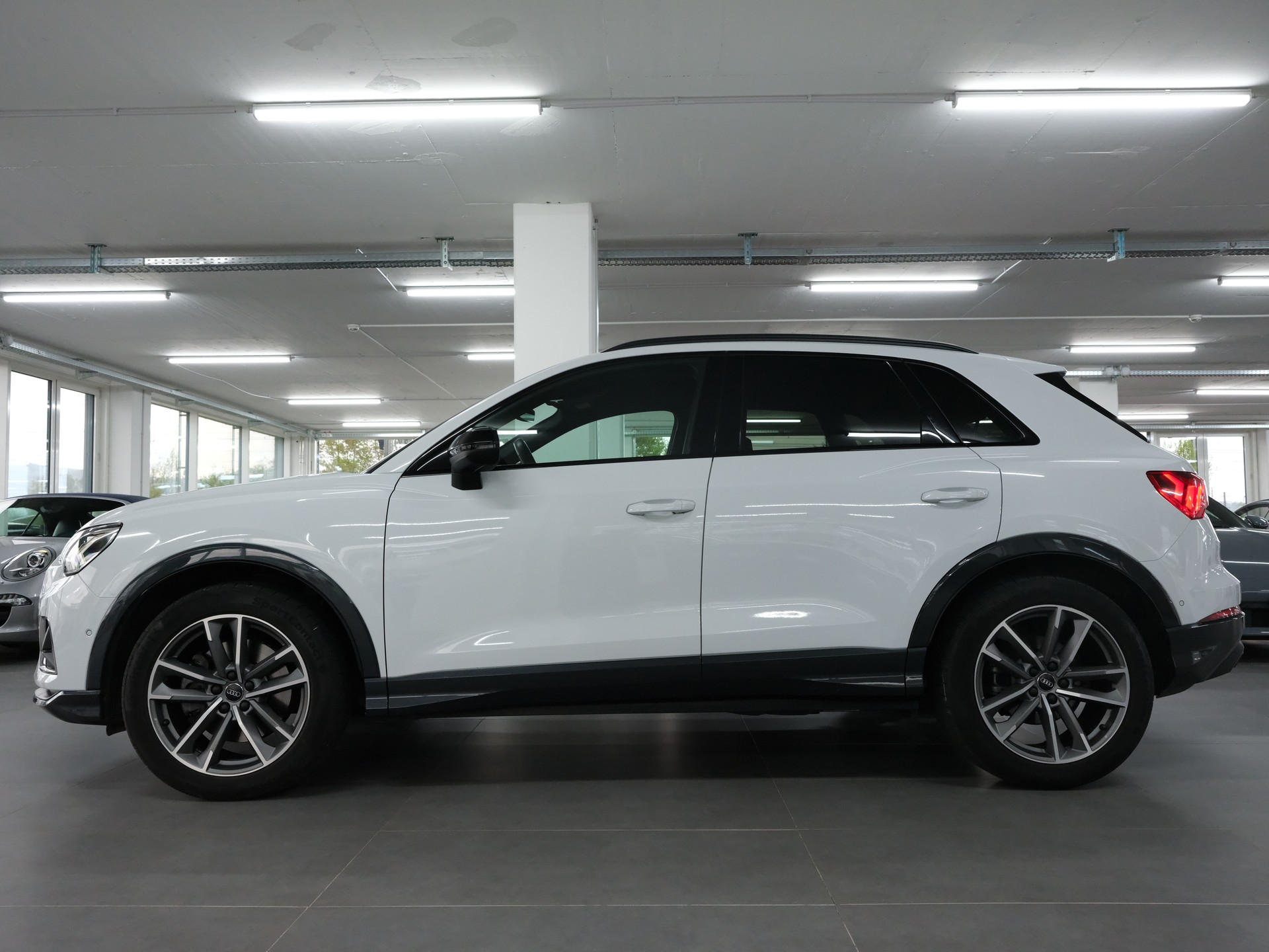 AUDI Q3 40 TDI S line quattro S-tronic-image-4