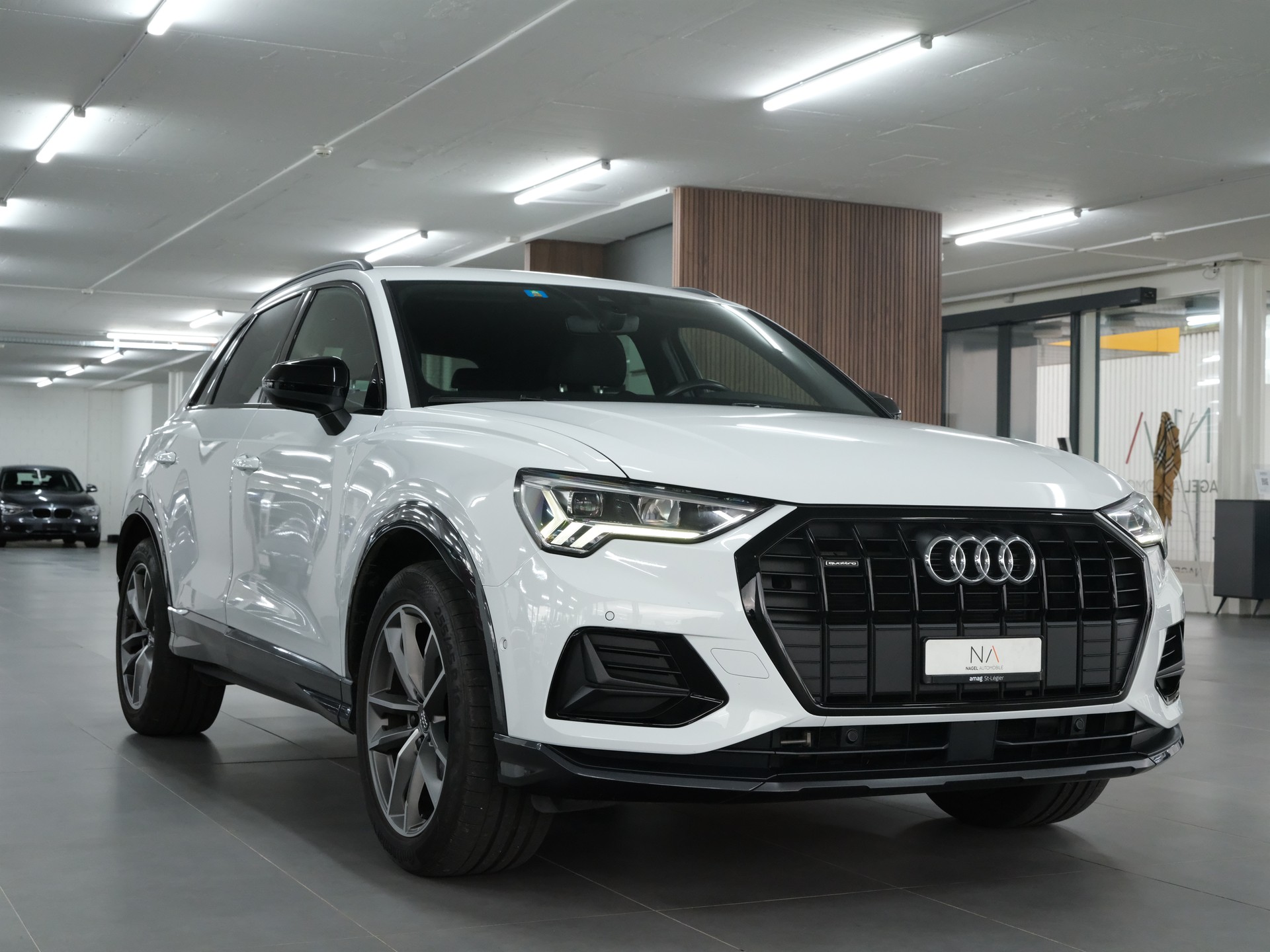 AUDI Q3 40 TDI S line quattro S-tronic-image-1