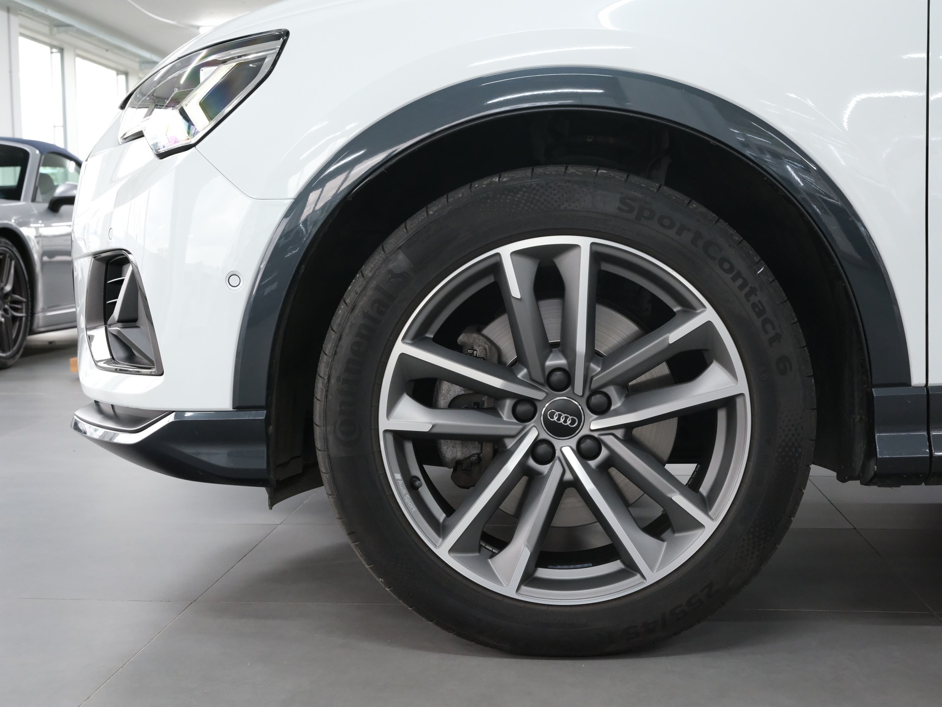 AUDI Q3 40 TDI S line quattro S-tronic-image-7
