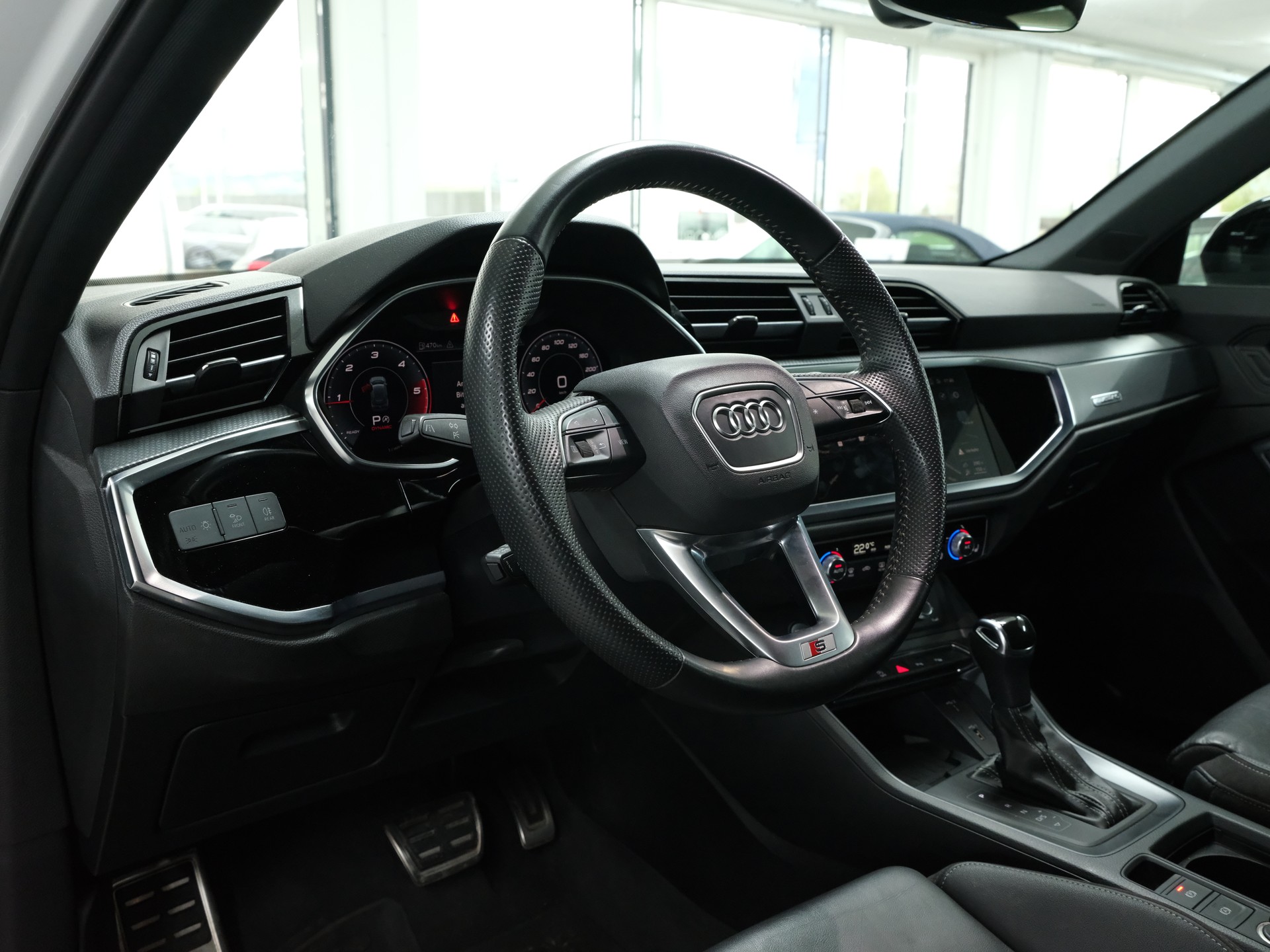 AUDI Q3 40 TDI S line quattro S-tronic-image-10